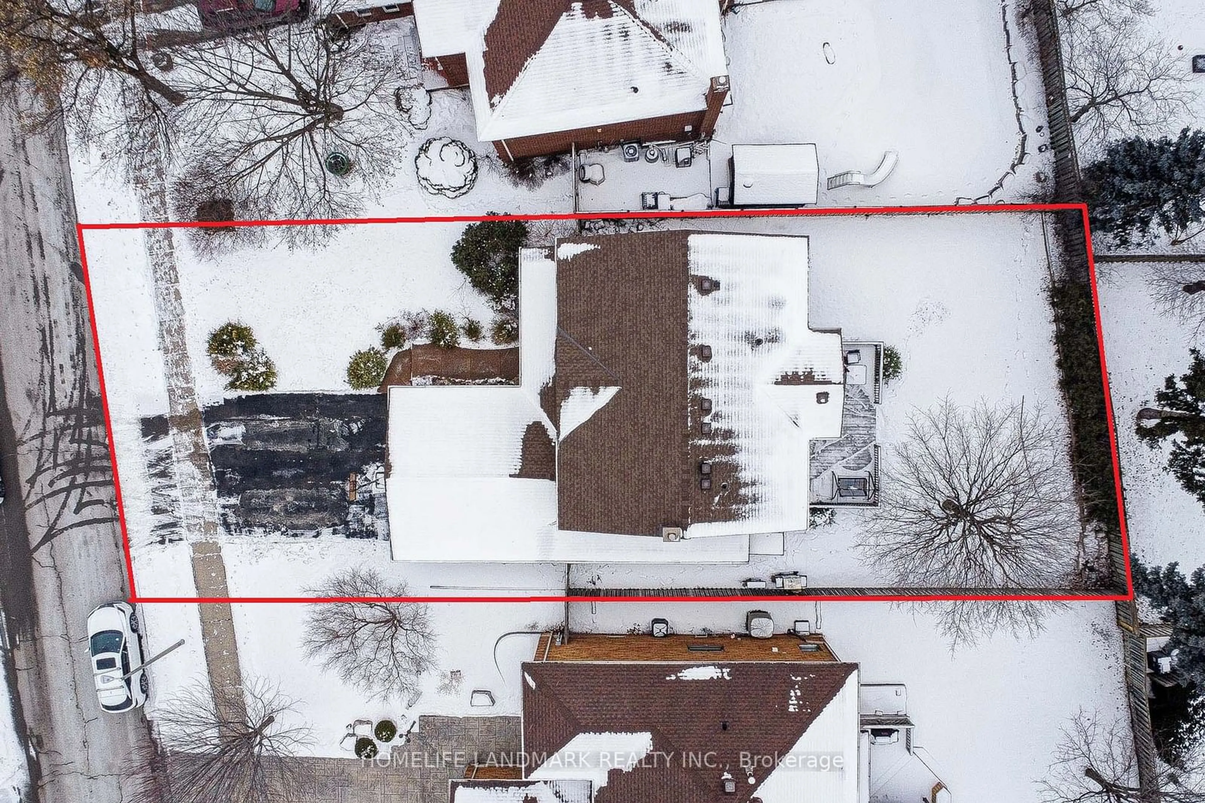 A pic from outside/outdoor area/front of a property/back of a property/a pic from drone, street for 424 Golden Oak Dr, Oakville Ontario L6H 3Y2