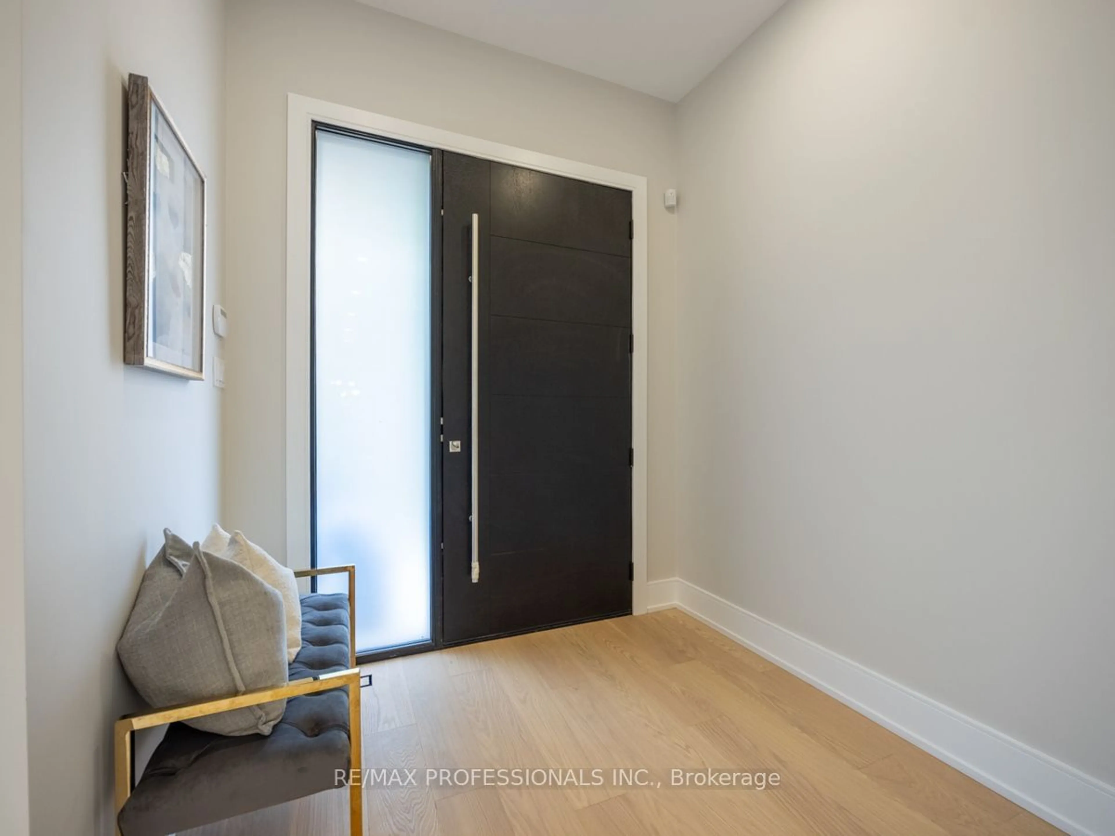 Indoor entryway for 7 Charleston Rd, Toronto Ontario M9B 4M6