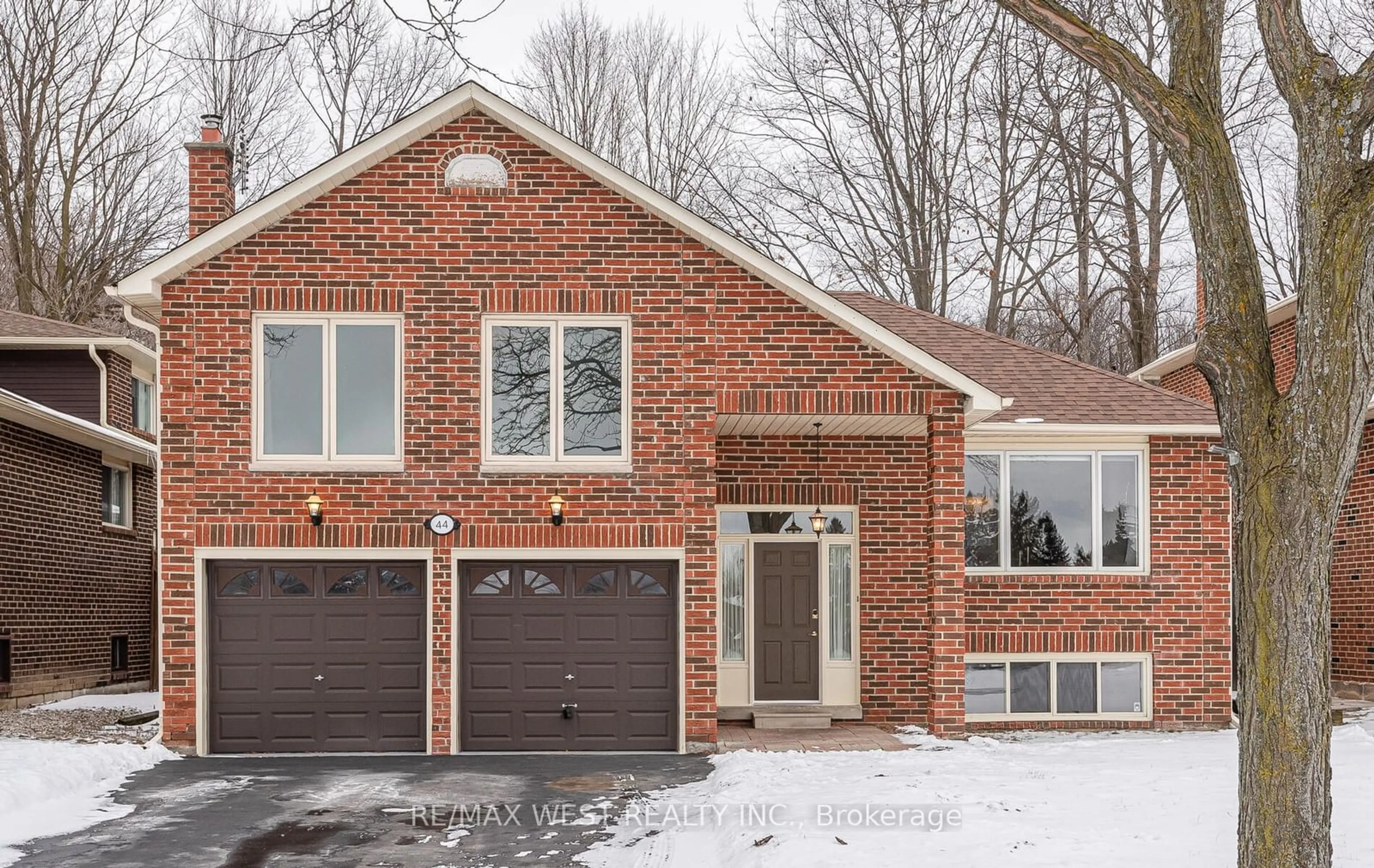 Home with brick exterior material, street for 44 Regentview Dr, Brampton Ontario L6Z 3G6