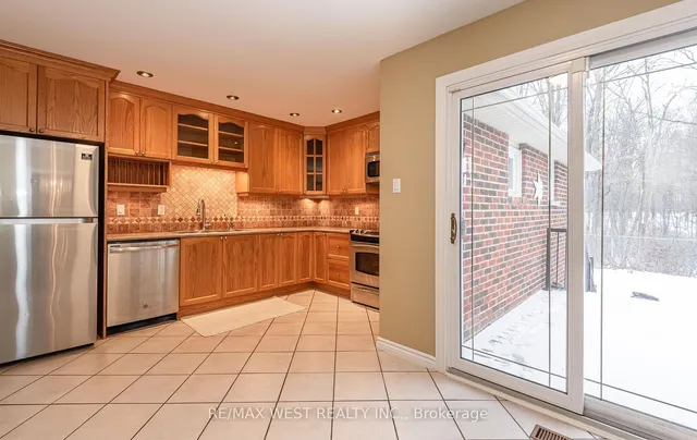 Additional property image - 44 Regentview Dr