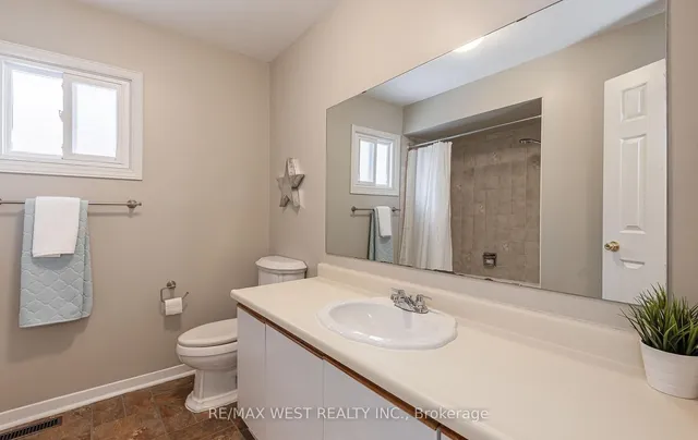 Additional property image - 44 Regentview Dr