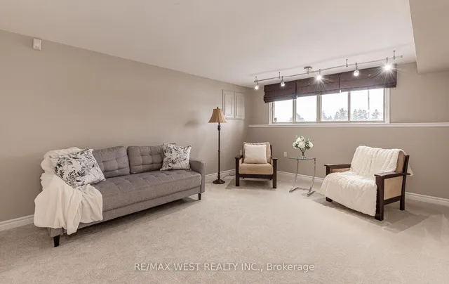 Additional property image - 44 Regentview Dr