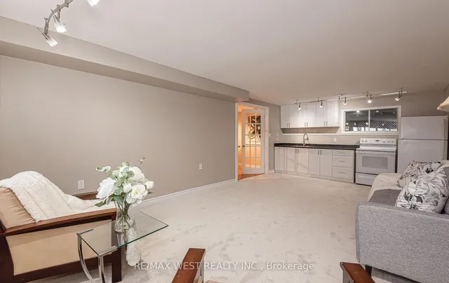 Additional property image - 44 Regentview Dr