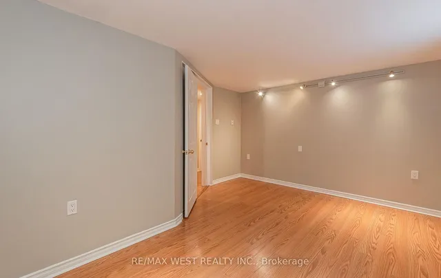 Additional property image - 44 Regentview Dr