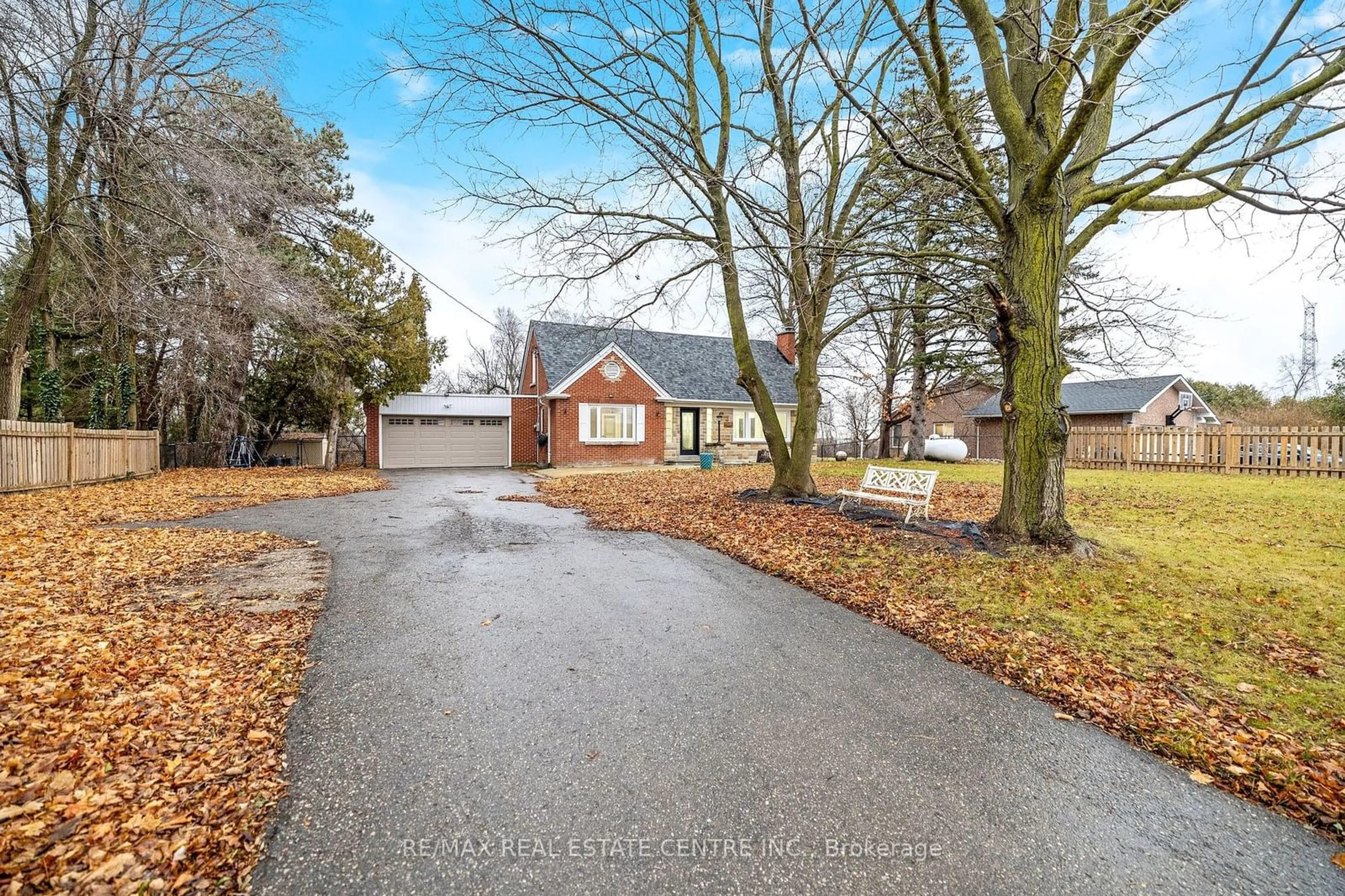 A pic from outside/outdoor area/front of a property/back of a property/a pic from drone, street for 9291 Highway 25 Rd, Halton Hills Ontario L9T 2X7