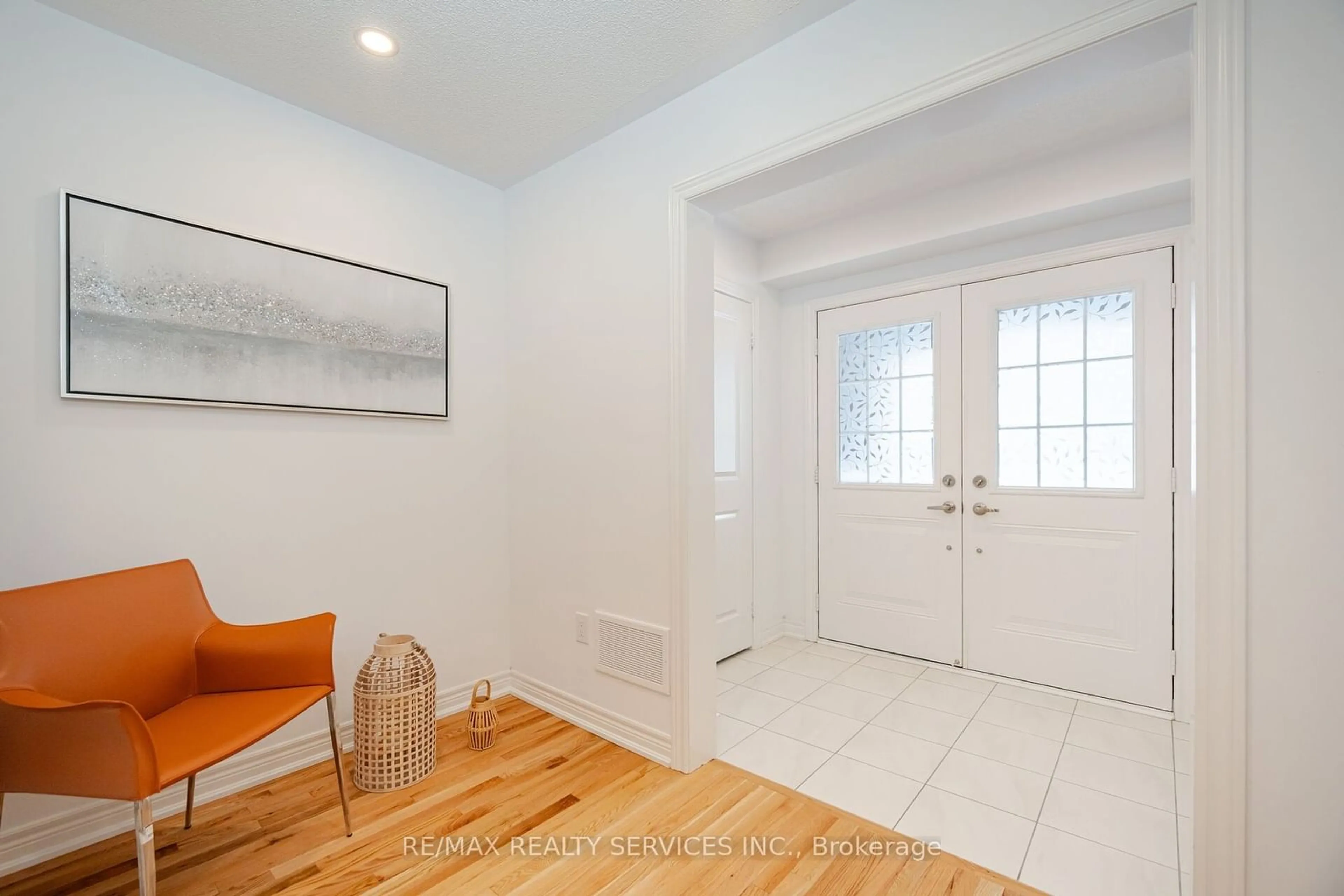 Indoor entryway for 30 Haymarket Dr, Brampton Ontario L7A 5C3