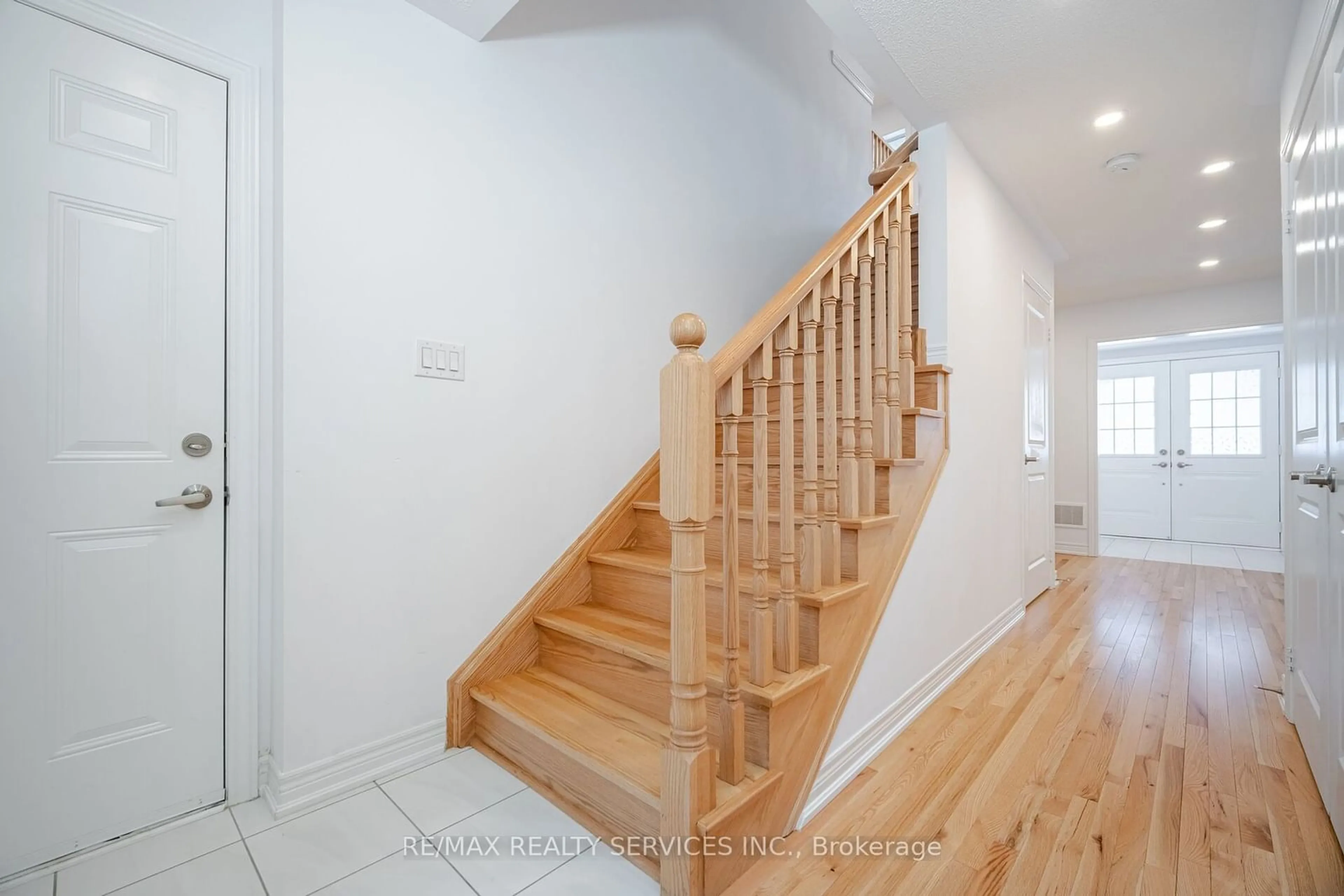 Stairs for 30 Haymarket Dr, Brampton Ontario L7A 5C3