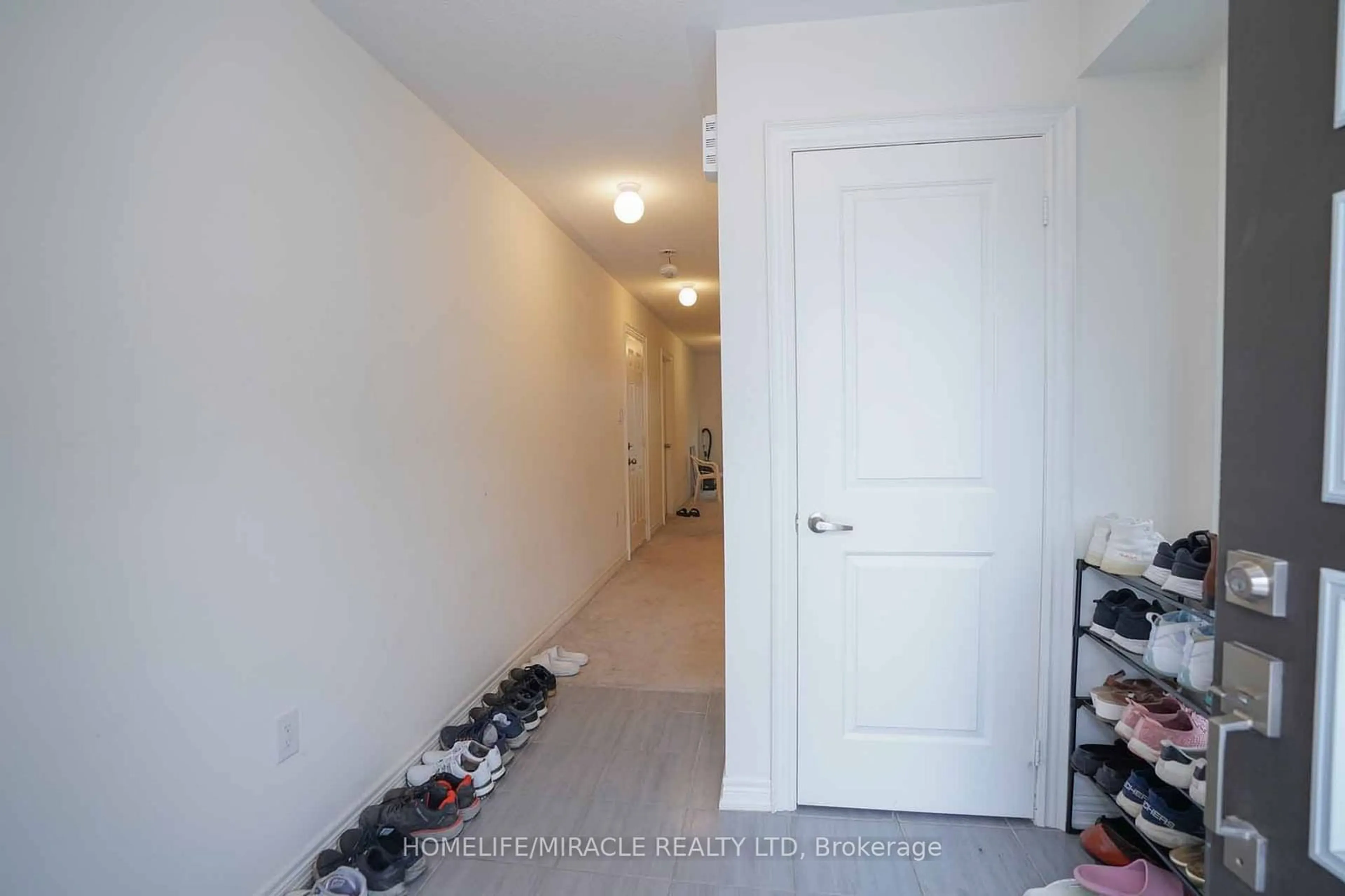 A pic of a room for 2 Queenpost Dr, Brampton Ontario L6Y 6L2