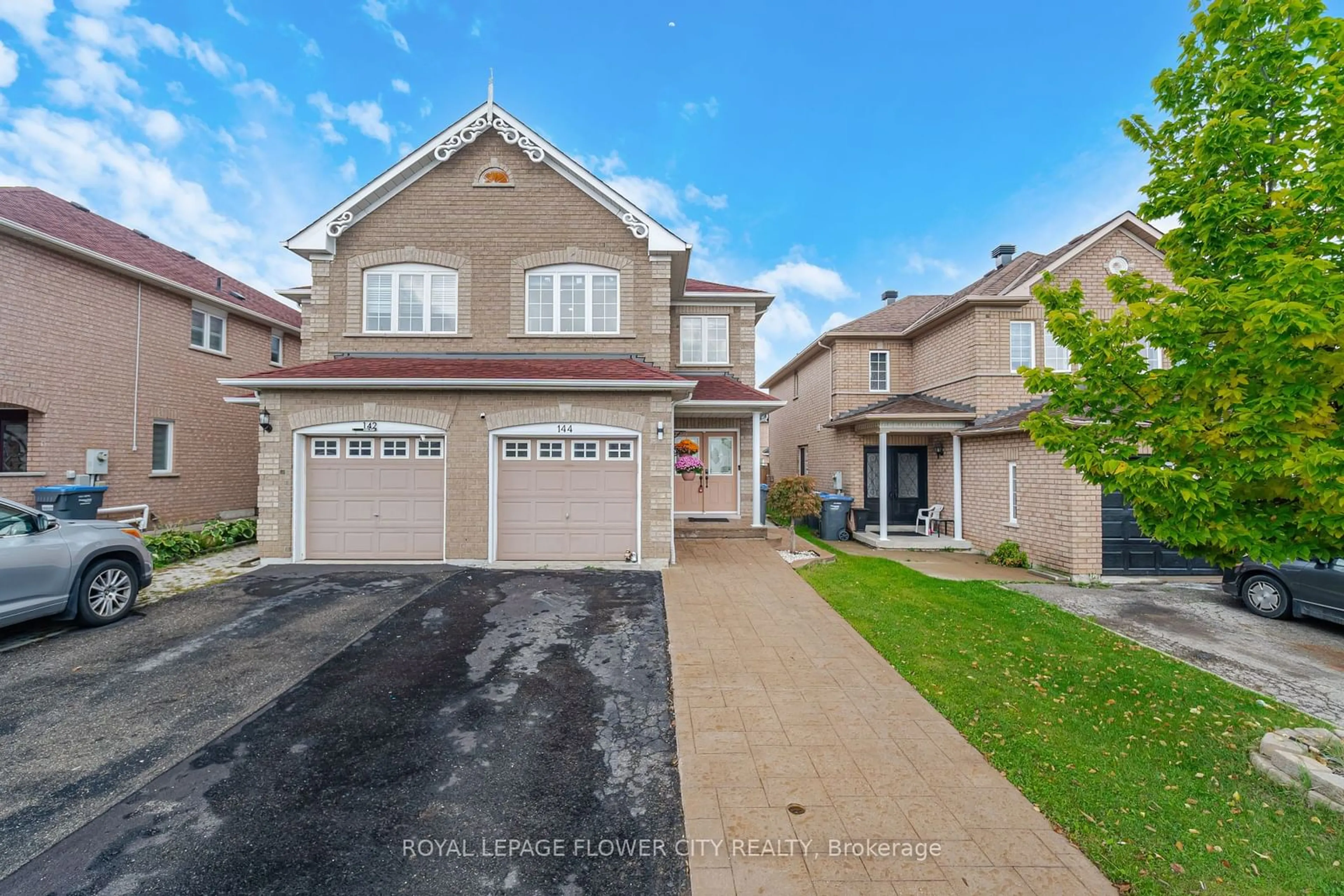 A pic from outside/outdoor area/front of a property/back of a property/a pic from drone, street for 144 Tiller Tr, Brampton Ontario L6X 4S8