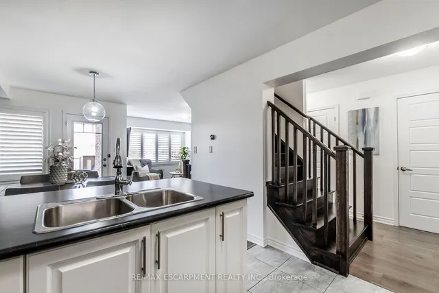 Additional property image - 1139 Duignan Cres