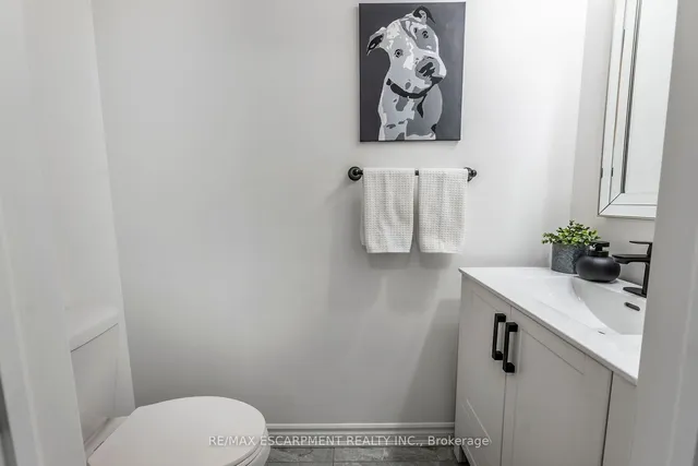 Additional property image - 1139 Duignan Cres