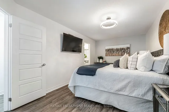 Additional property image - 1139 Duignan Cres