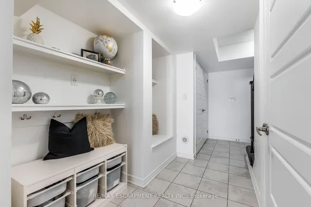 Additional property image - 1139 Duignan Cres
