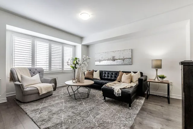 Additional property image - 1139 Duignan Cres