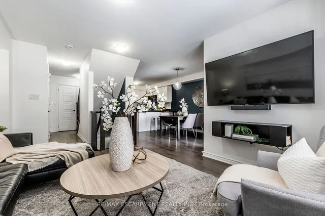 Additional property image - 1139 Duignan Cres