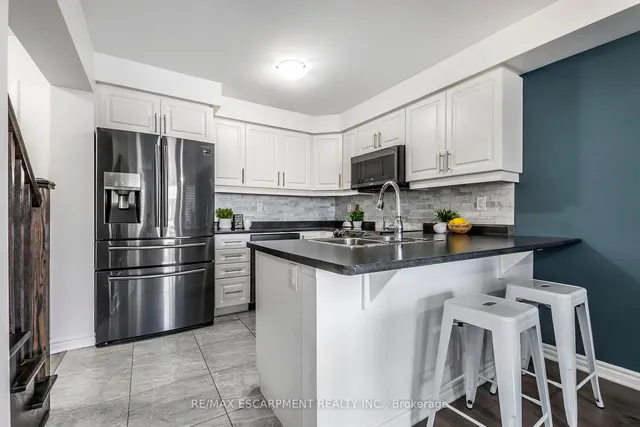 Additional property image - 1139 Duignan Cres