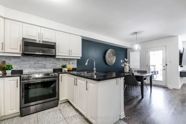 Additional property image - 1139 Duignan Cres