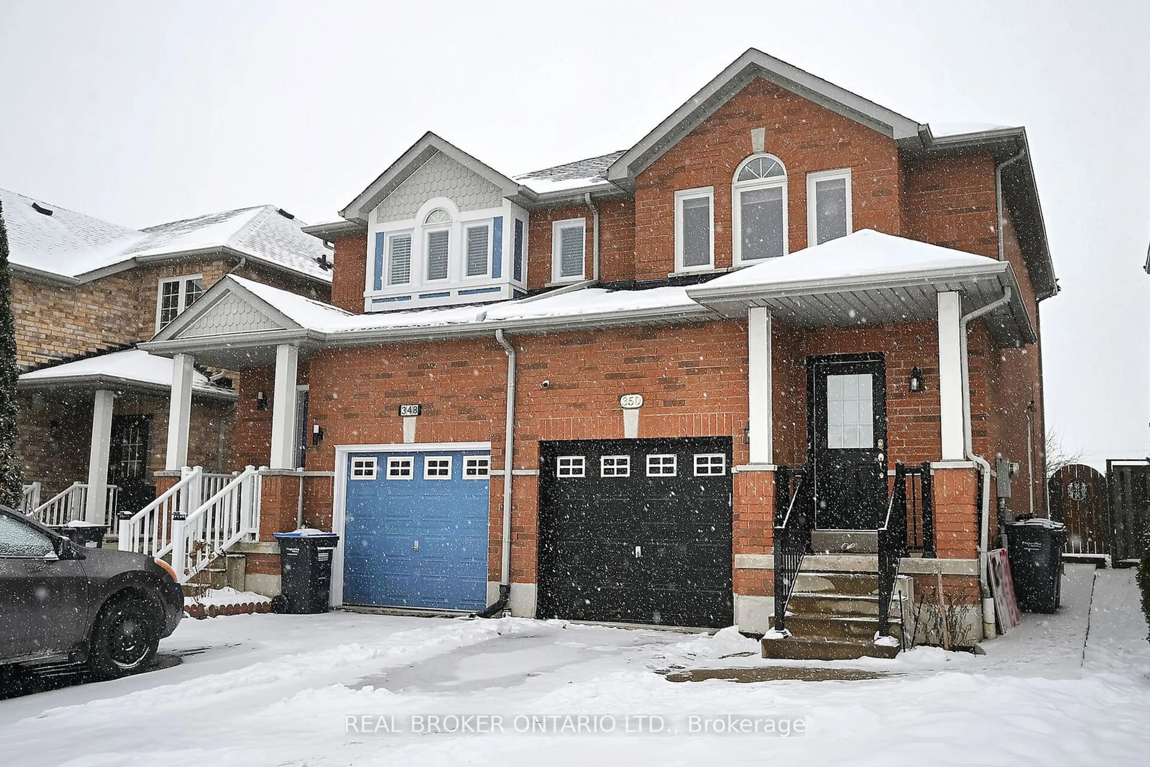 Home with brick exterior material, street for 350 Oaktree Circ, Mississauga Ontario L5W 1V6