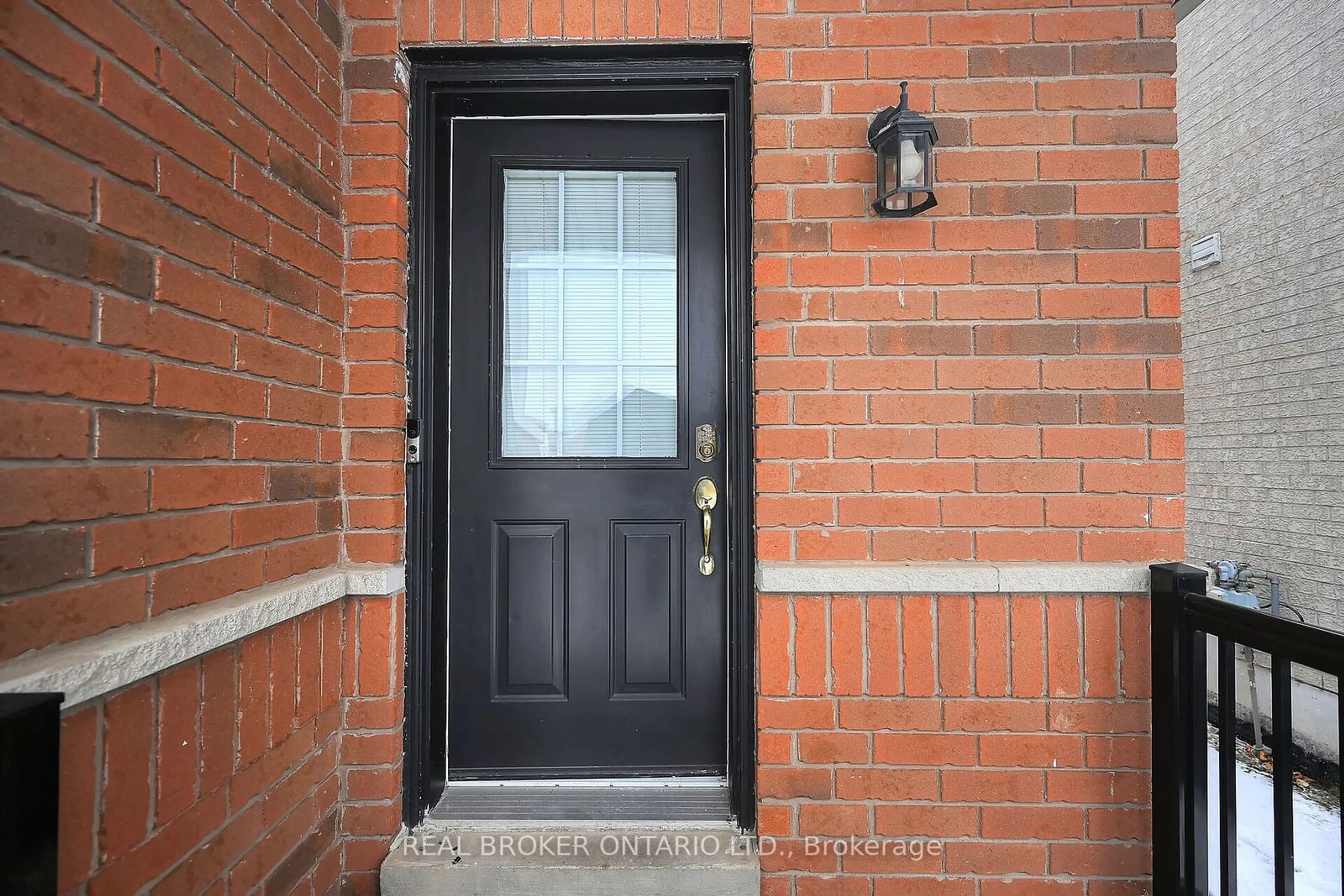 Indoor entryway for 350 Oaktree Circ, Mississauga Ontario L5W 1V6