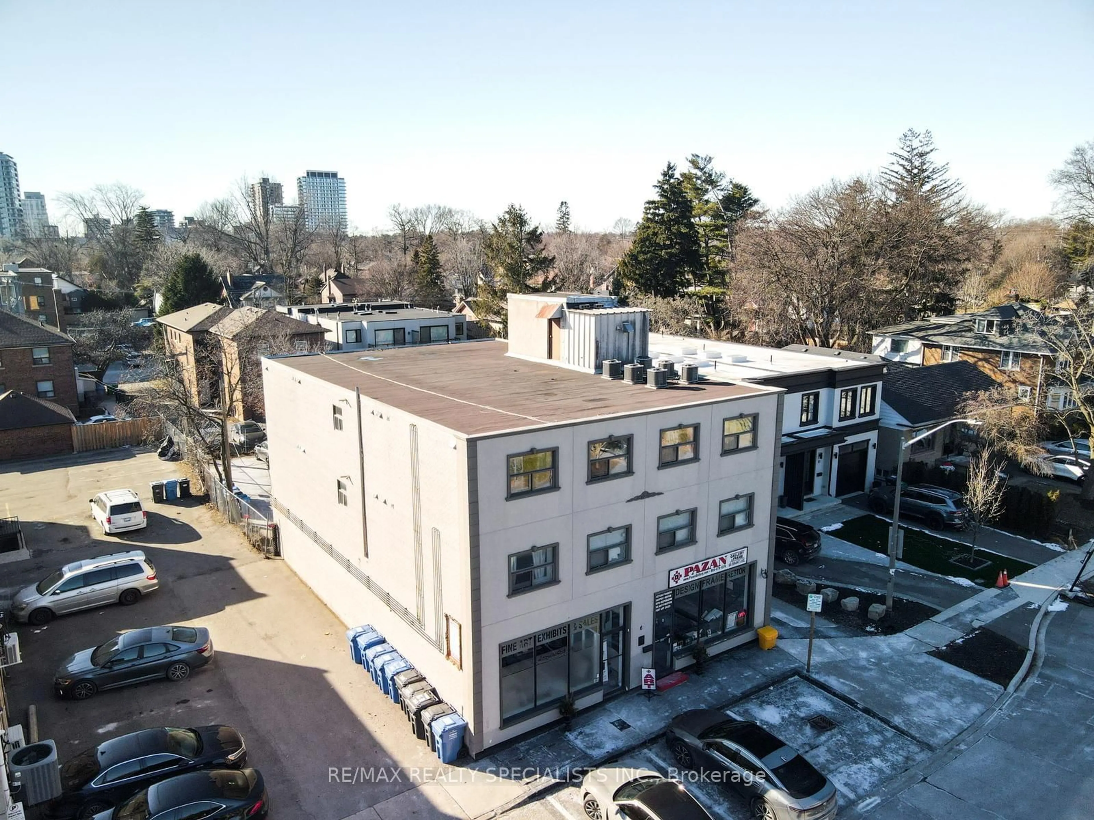 A pic from outside/outdoor area/front of a property/back of a property/a pic from drone, building for 6 Brant Ave, Mississauga Ontario L5G 3N8