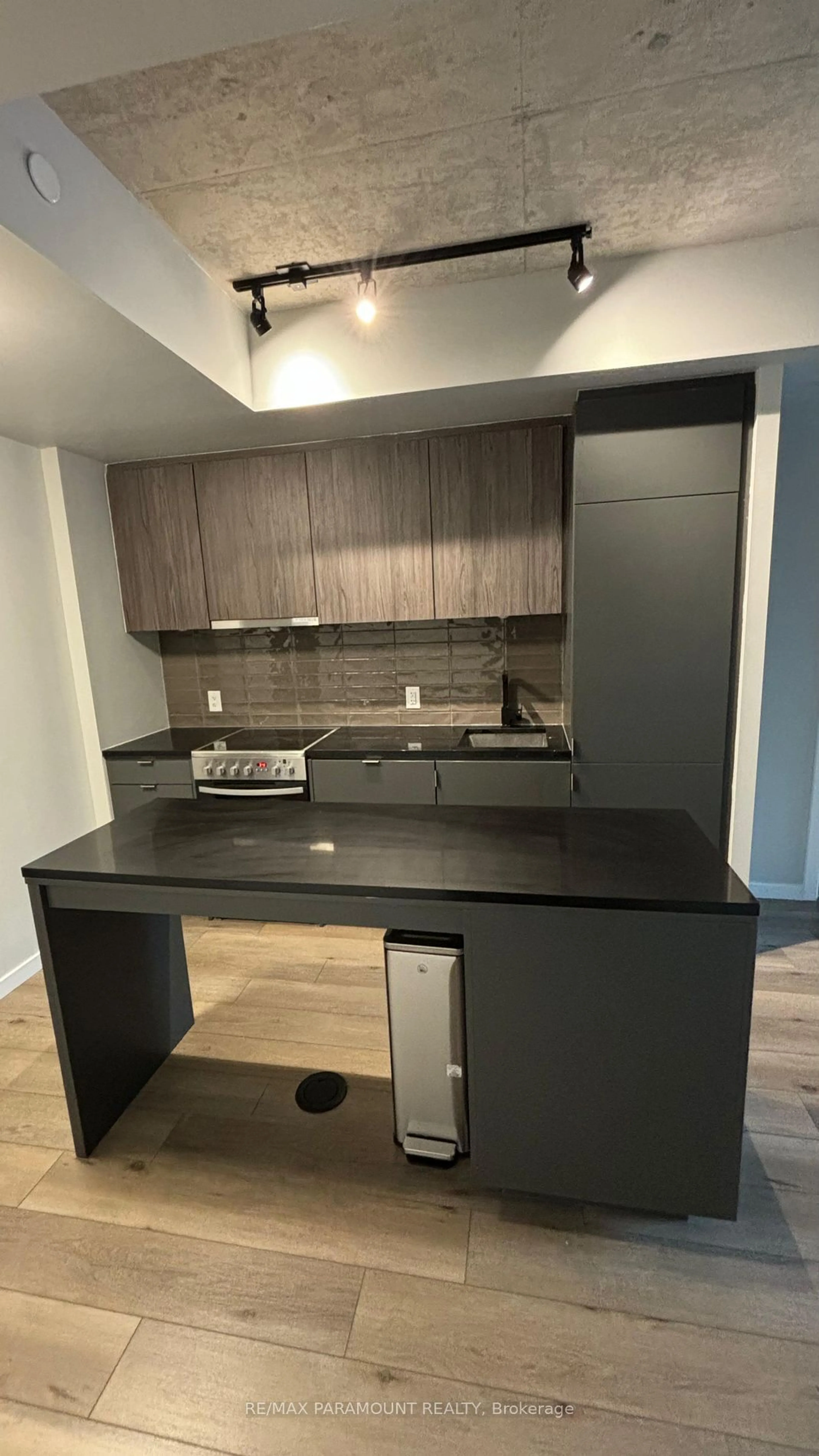 Standard kitchen, wood/laminate floor for 7 Smith Cres #327, Toronto Ontario M8Z 0G3