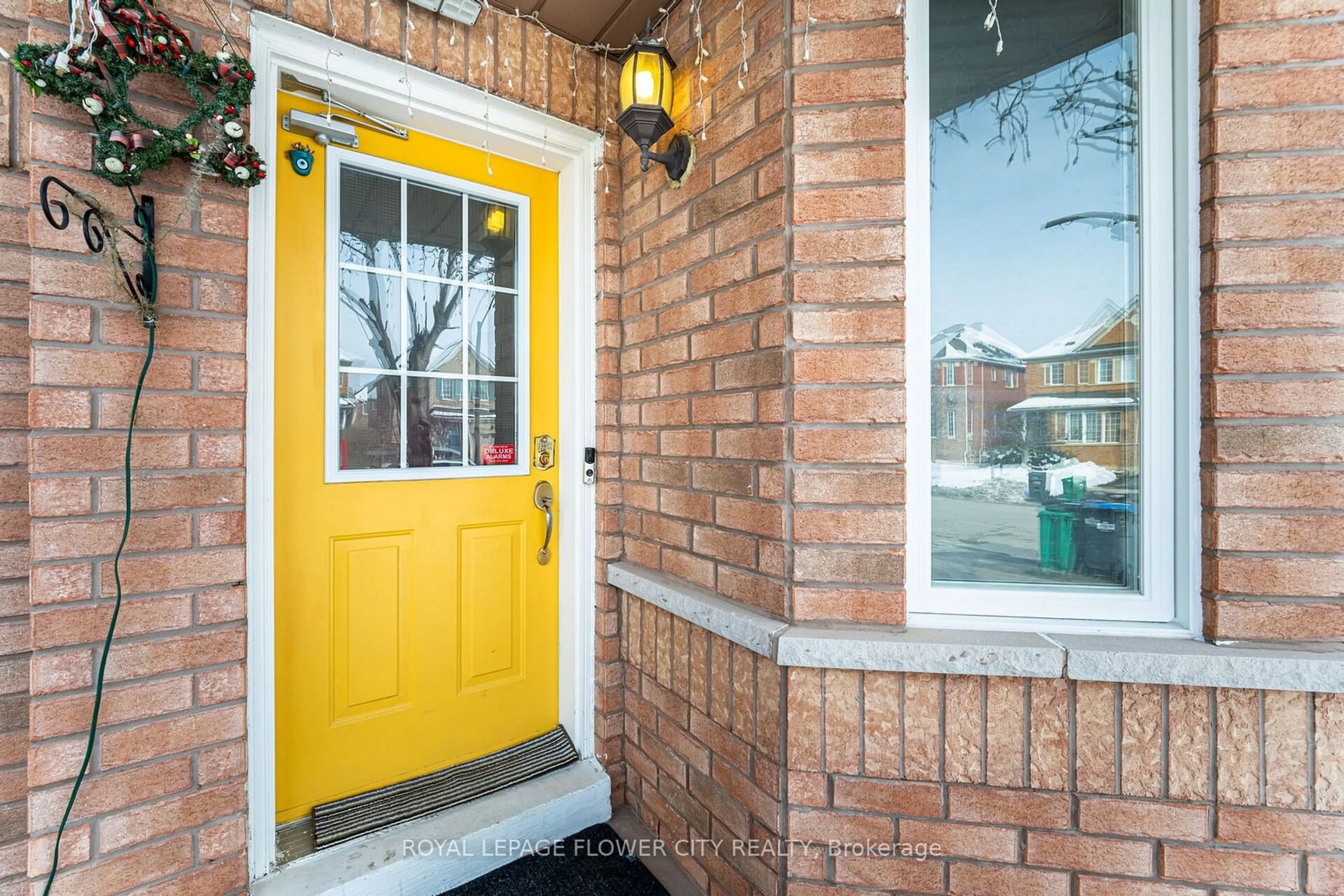 Indoor entryway for 3040 Bentley Dr, Mississauga Ontario L6M 6W2