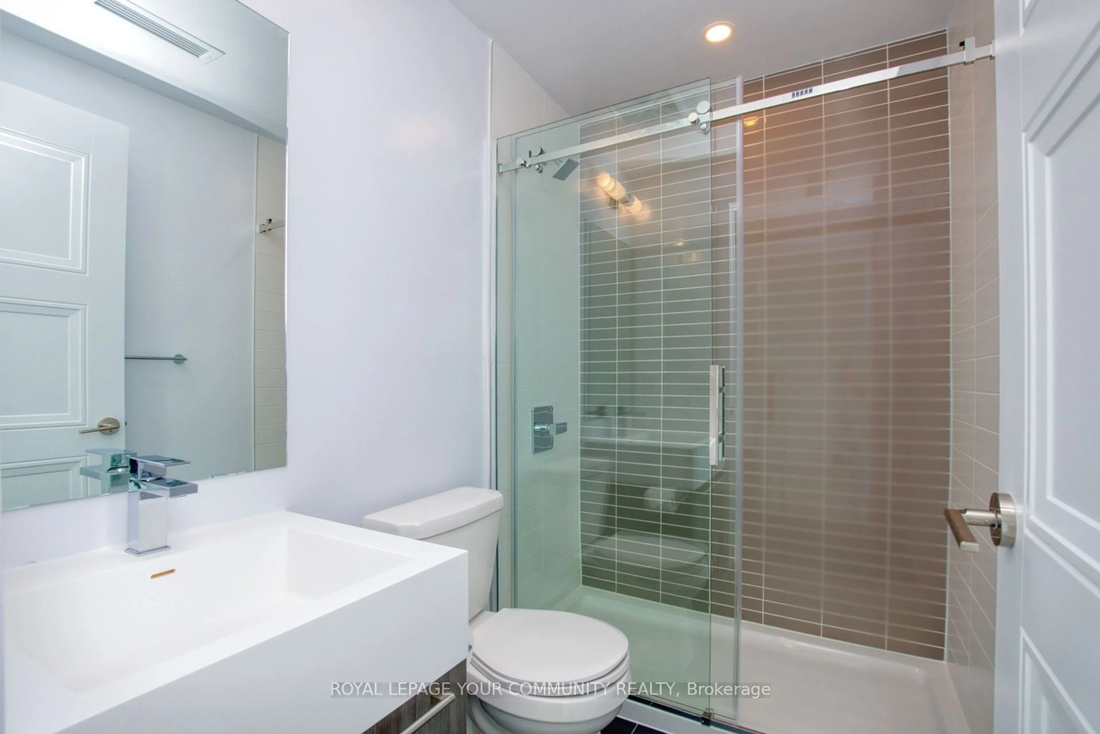 Standard bathroom, ceramic/tile floor for 25 Neighborhood Lane #1007, Toronto Ontario M8Y 0C4