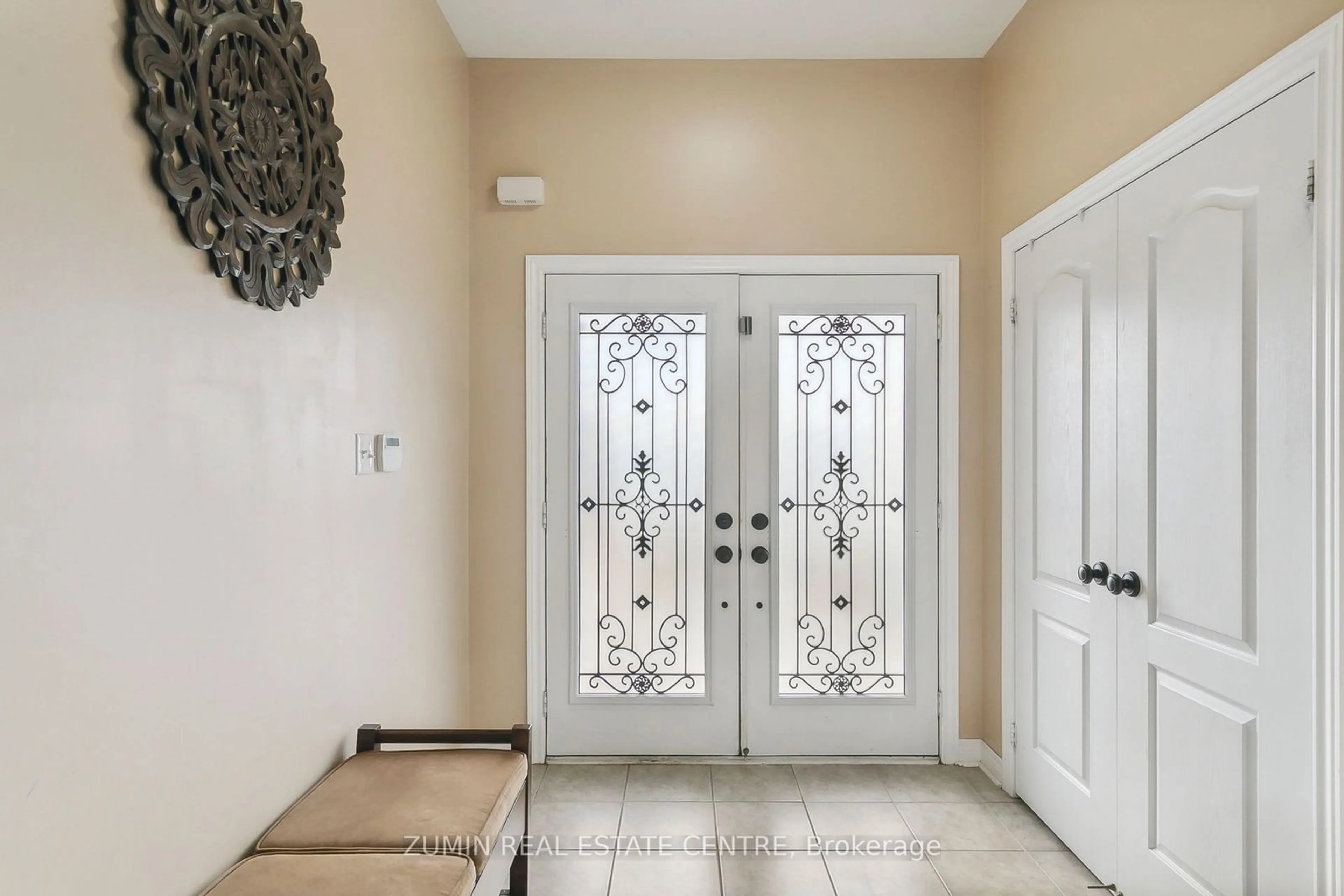 Indoor entryway for 12 Tatra Cres, Brampton Ontario L6Y 0K5