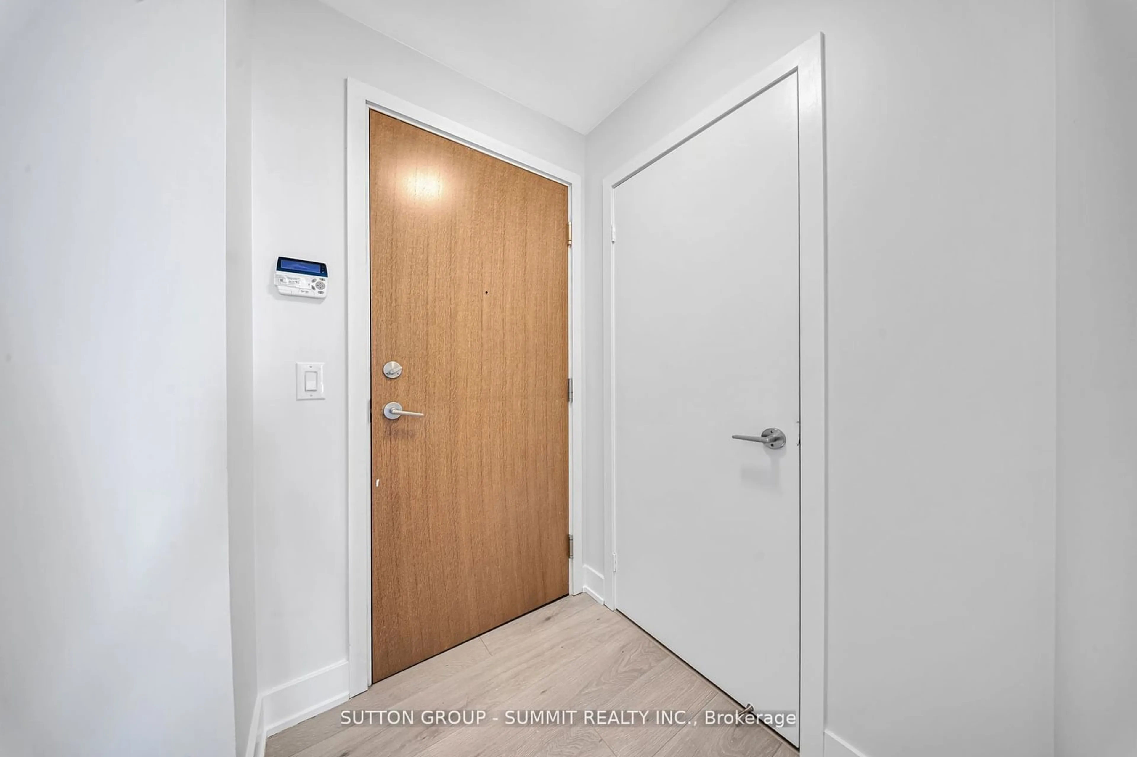 Indoor entryway for 30 Shore Breeze Dr #4910, Toronto Ontario M8V 1A1