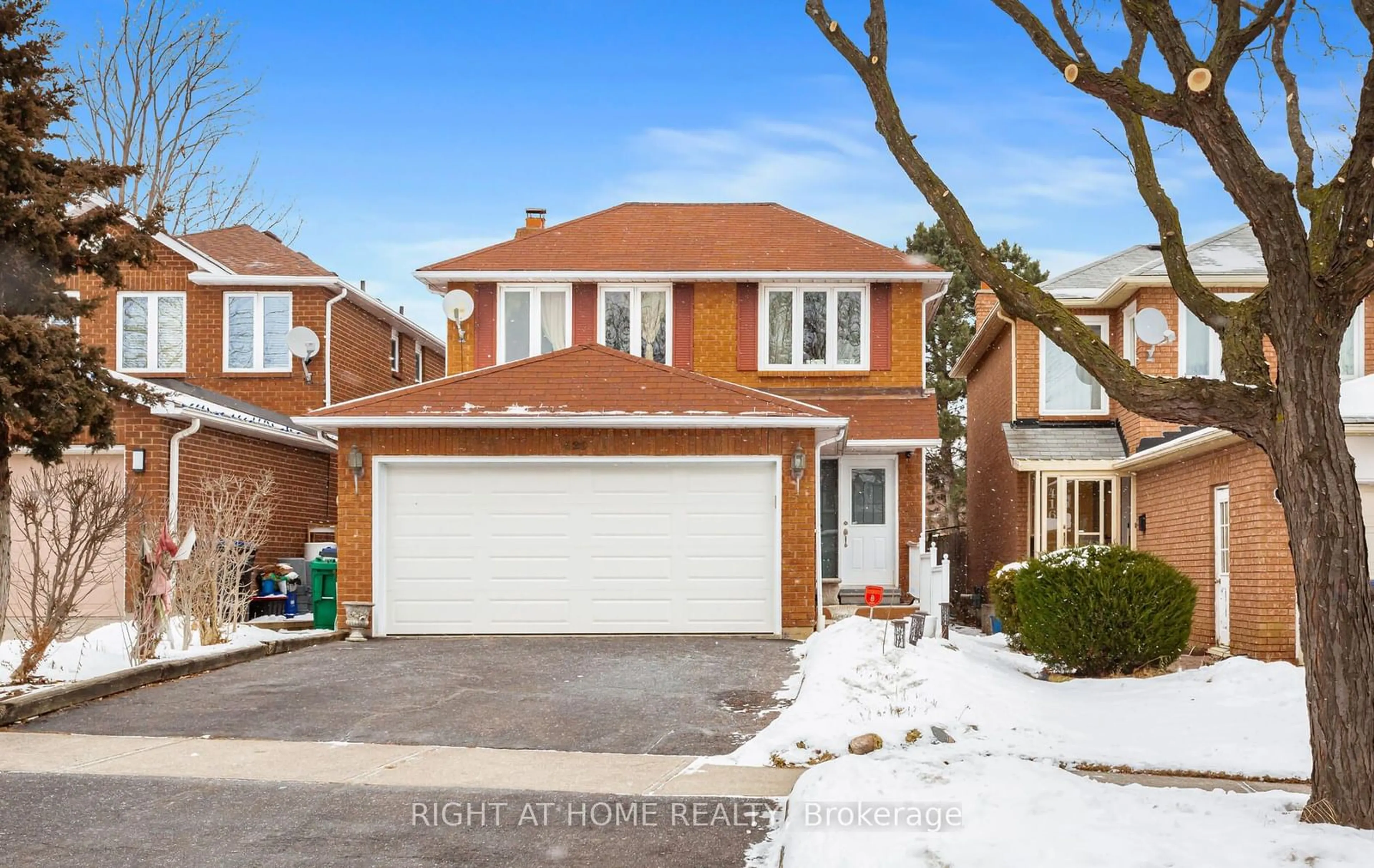 Home with brick exterior material, street for 420 Tailfeather Cres, Mississauga Ontario L4Z 2Z7