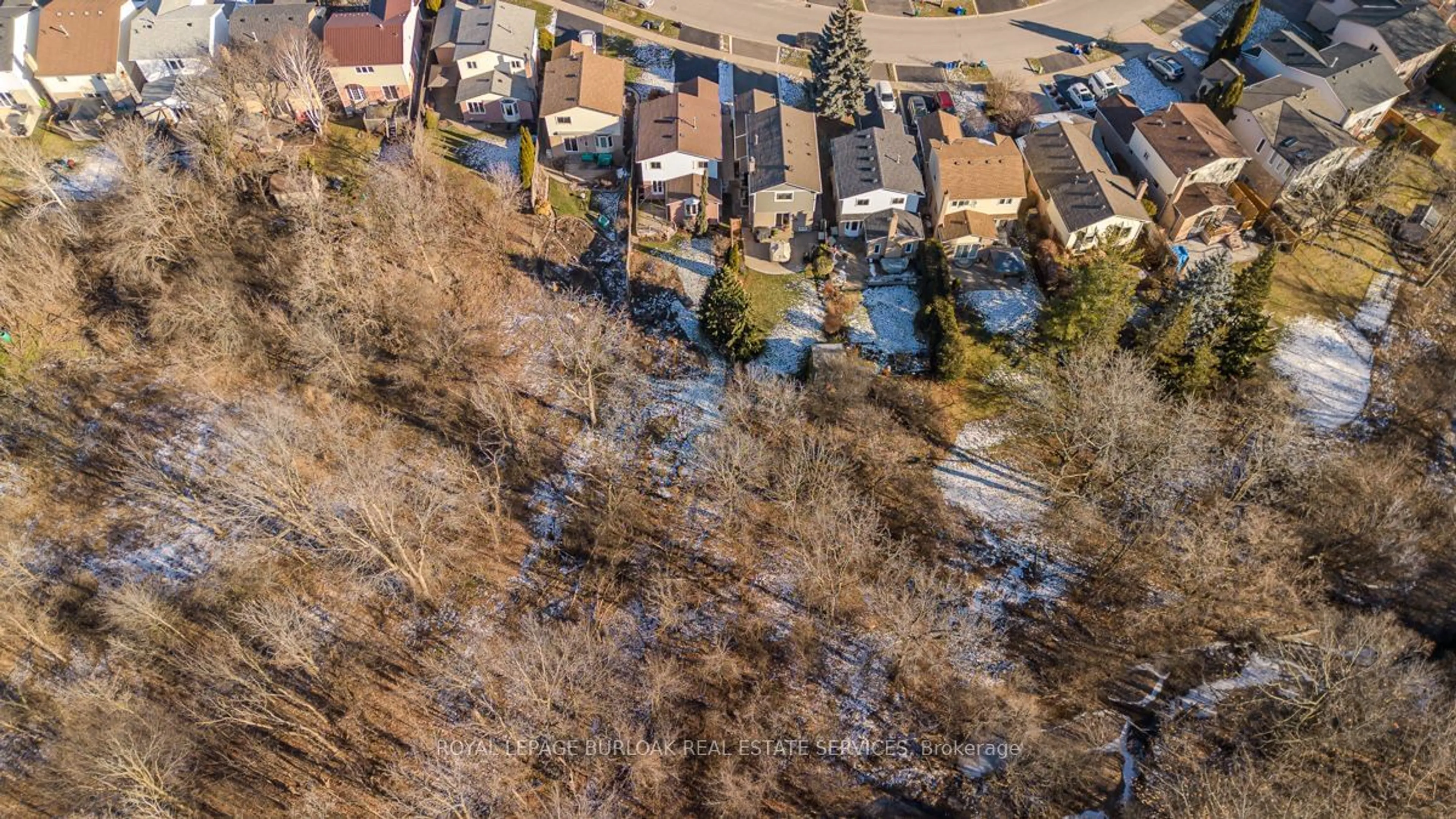 A pic from outside/outdoor area/front of a property/back of a property/a pic from drone, street for 1543 Riley Ave, Burlington Ontario L7M 3E9