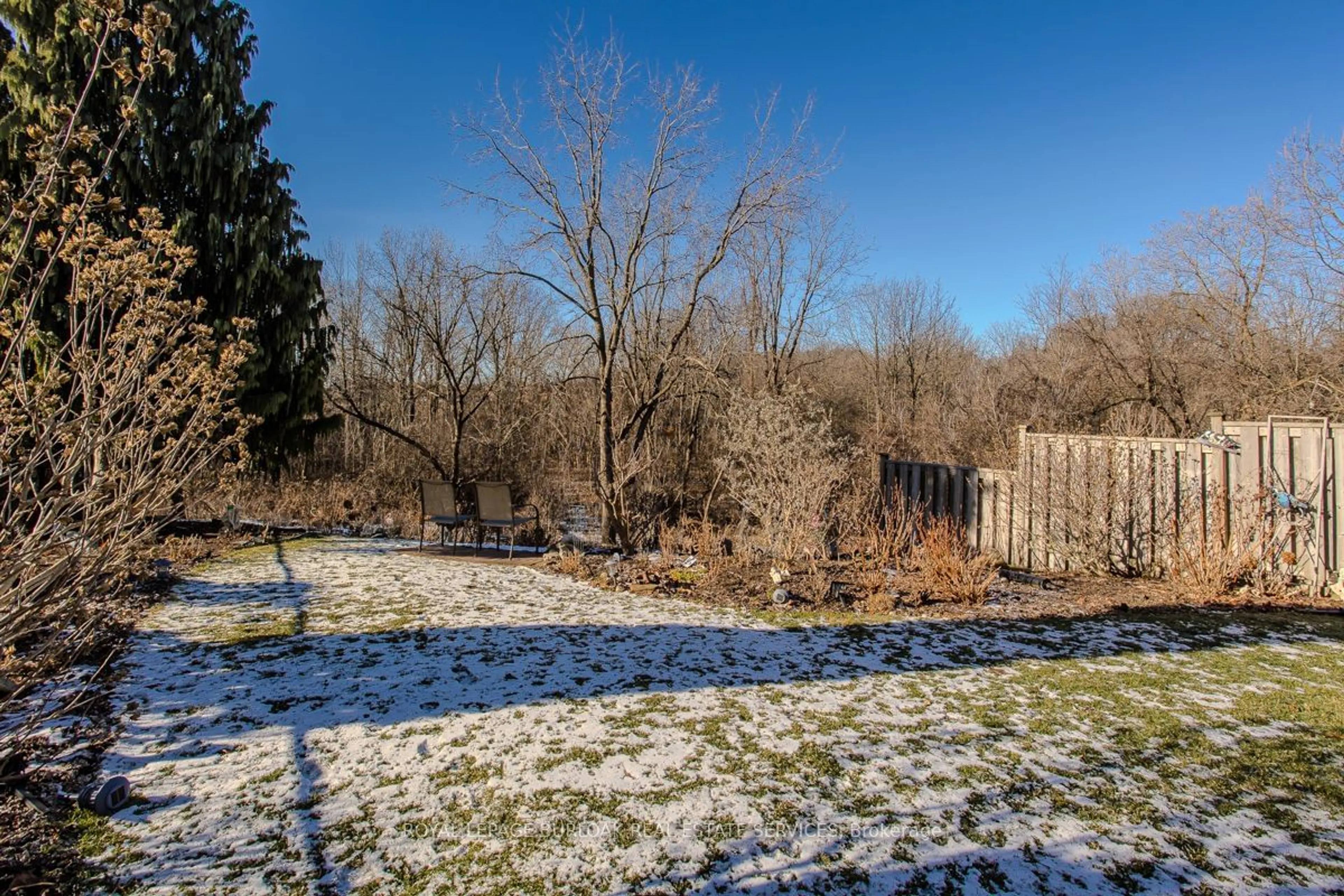 A pic from outside/outdoor area/front of a property/back of a property/a pic from drone, forest/trees view for 1543 Riley Ave, Burlington Ontario L7M 3E9