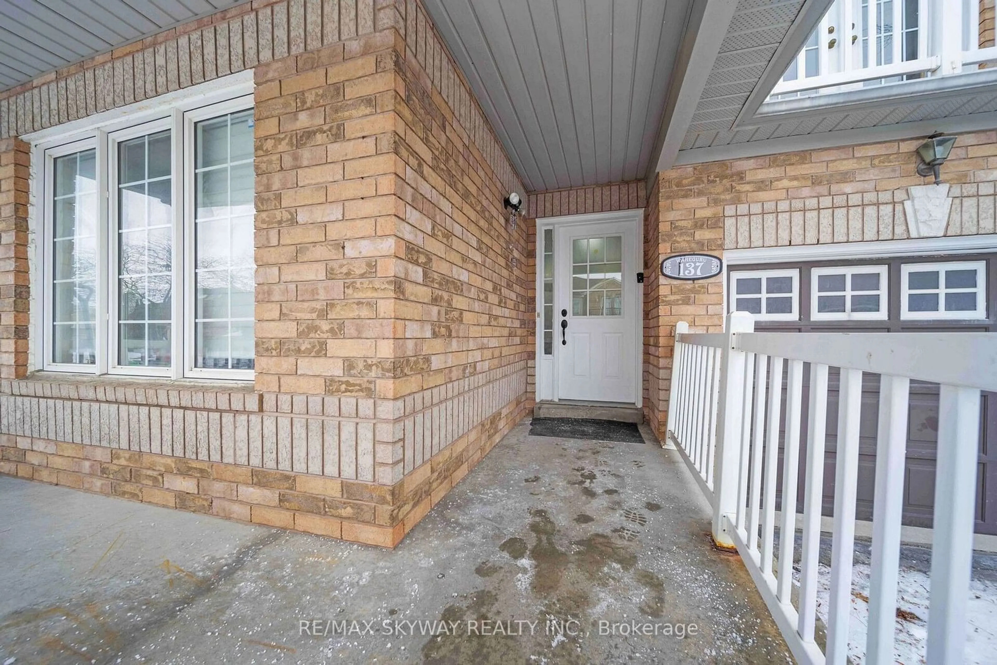 Unknown for 137 Seaside Circ, Brampton Ontario L6R 2G9