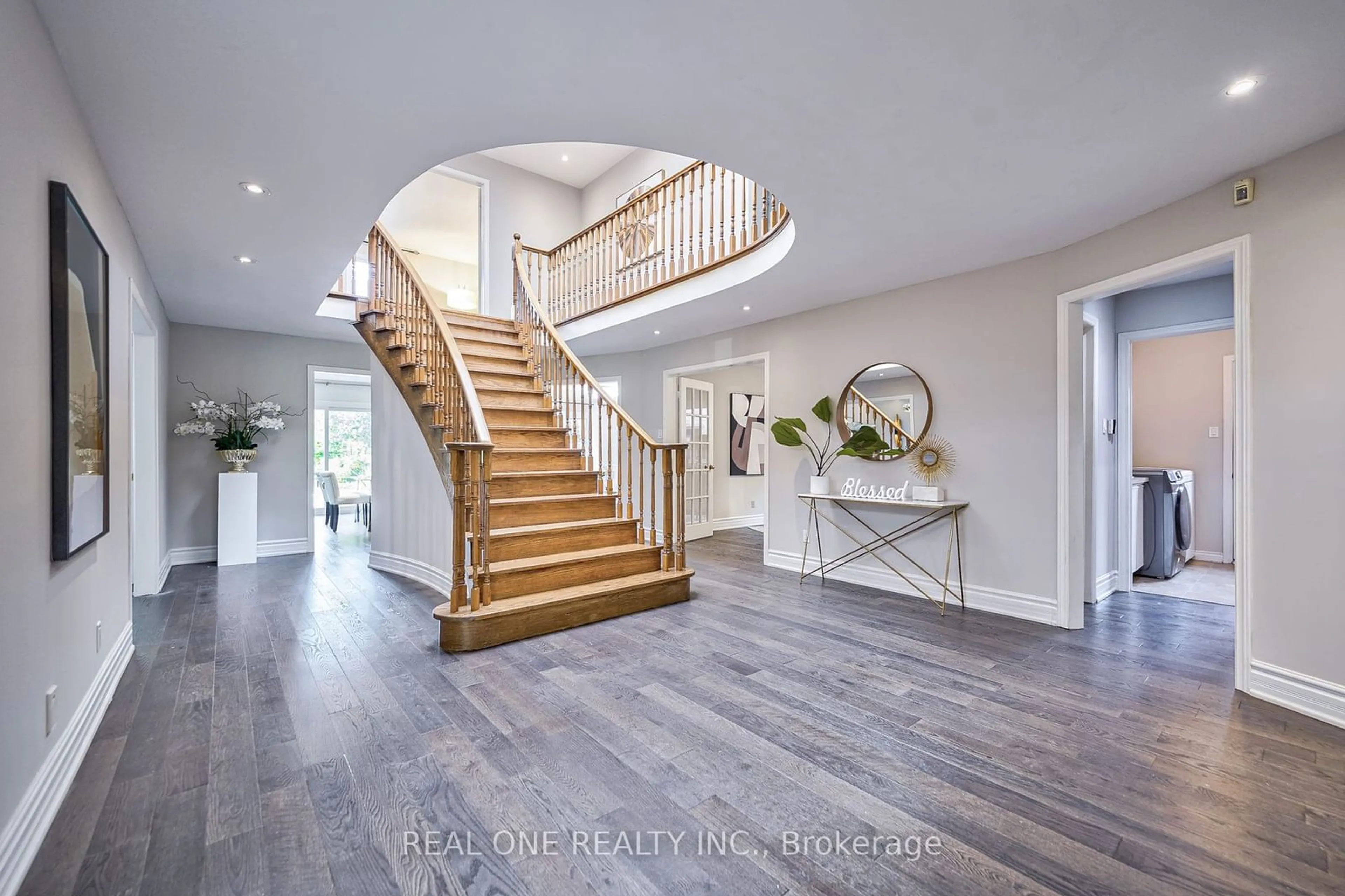 Indoor entryway for 1321 Monks Passage, Oakville Ontario L6M 1K6