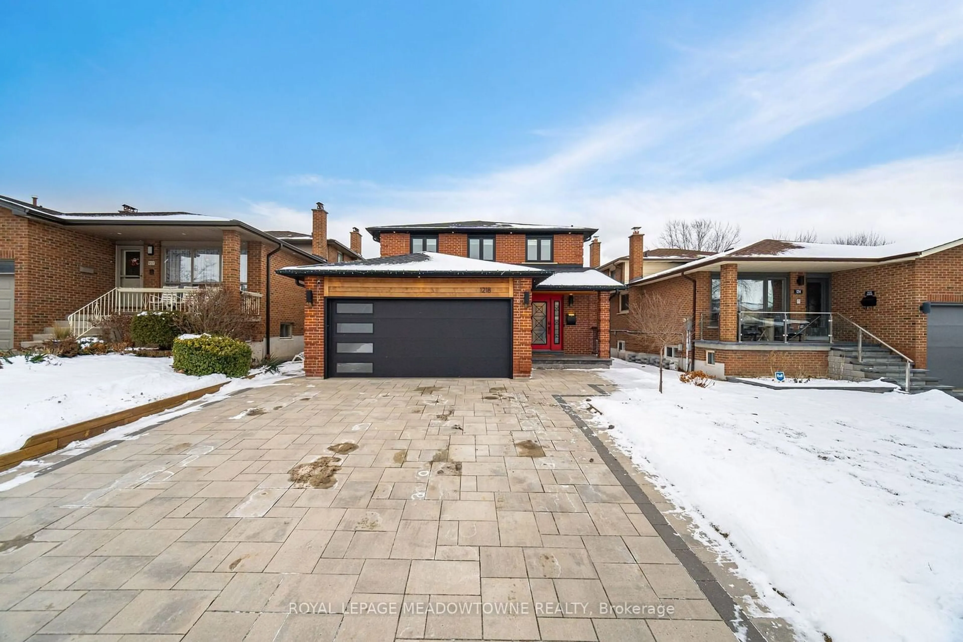 Home with brick exterior material, street for 1218 Tynegrove Rd, Mississauga Ontario L4W 3A3