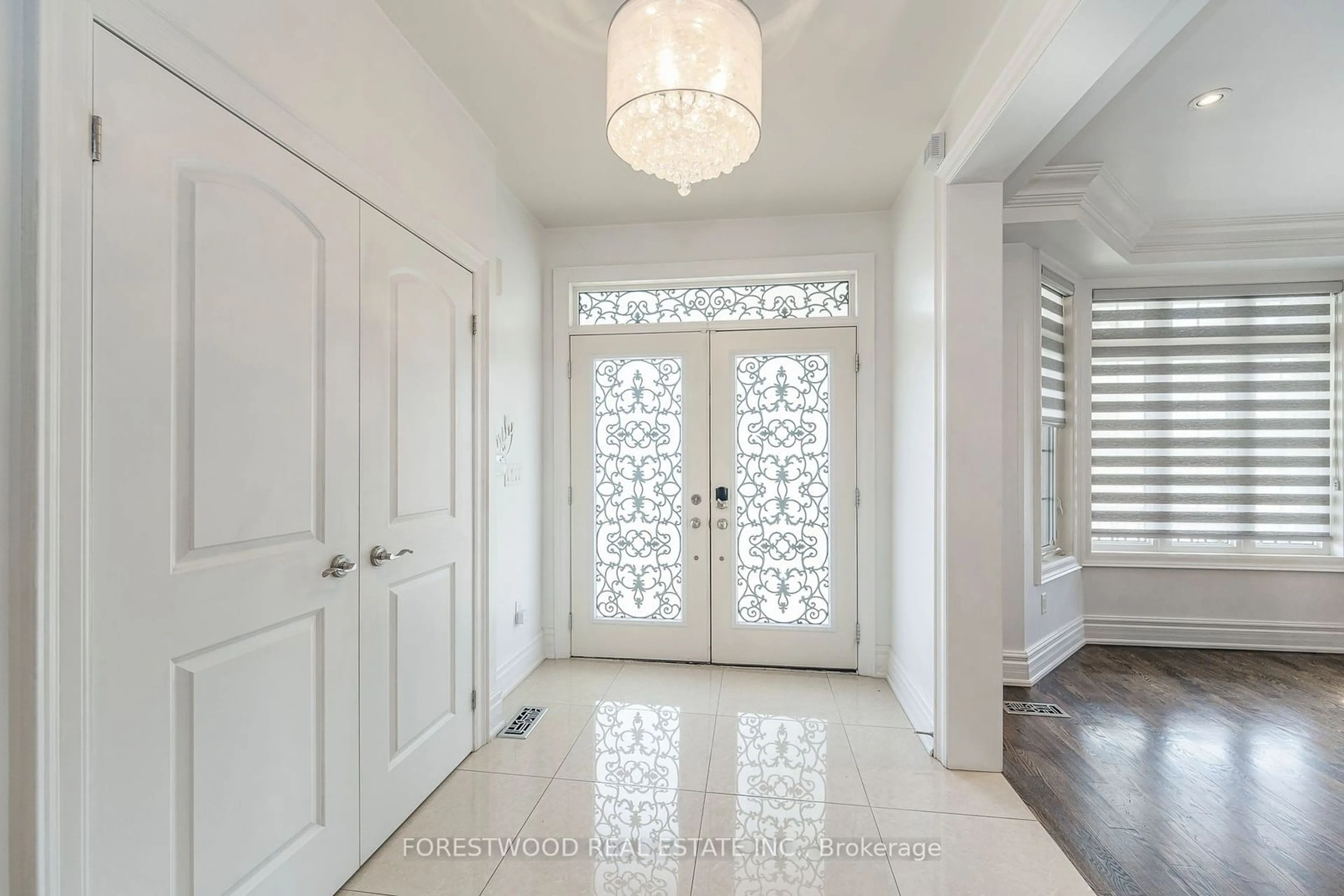 Indoor entryway for 138 Winston Park Blvd, Toronto Ontario M3K 1C5