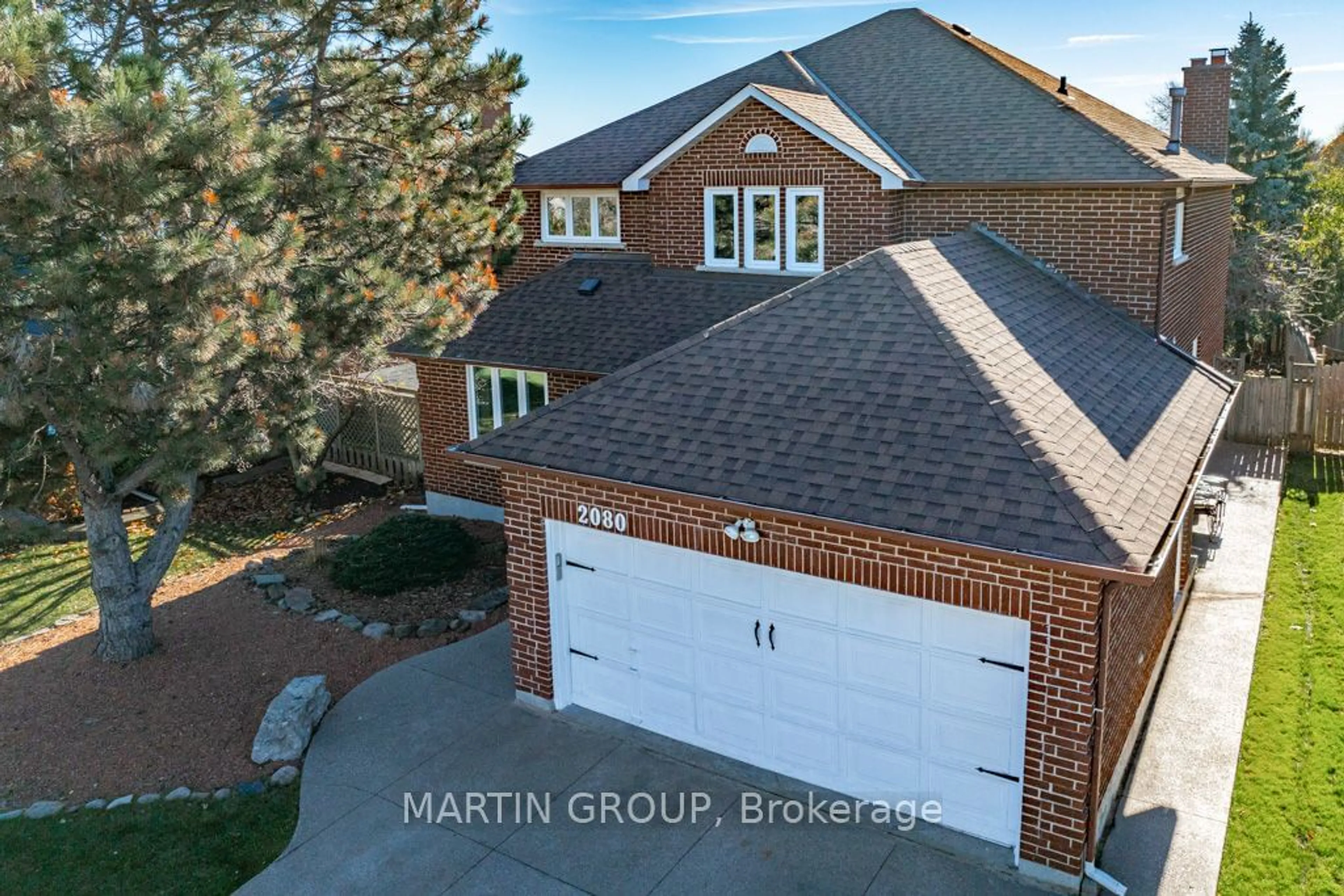 A pic from outside/outdoor area/front of a property/back of a property/a pic from drone, street for 2080 Sixth Line, Oakville Ontario L6H 3N2