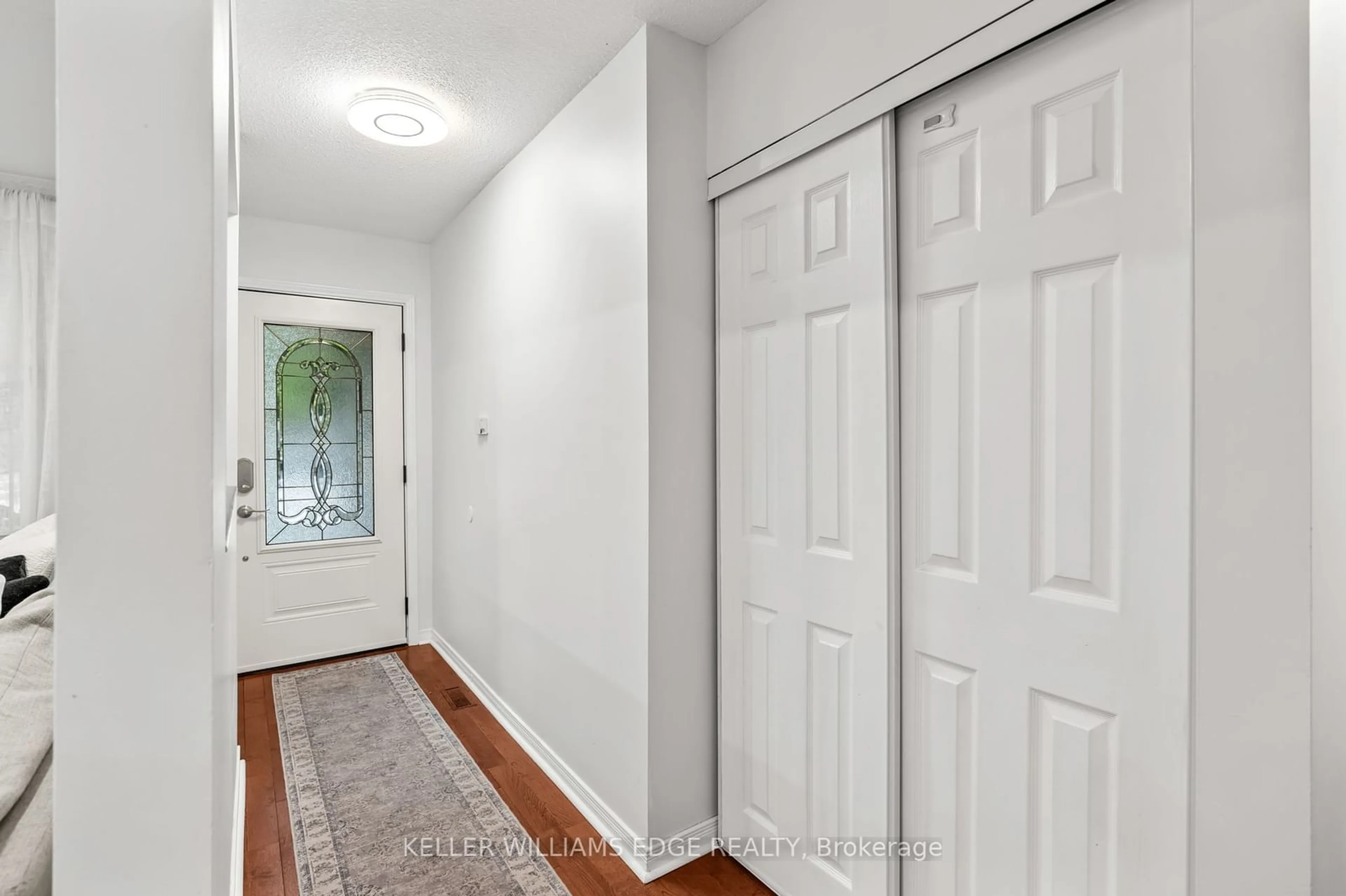 Indoor entryway for 1464 Reynolds Ave, Burlington Ontario L7M 3B9