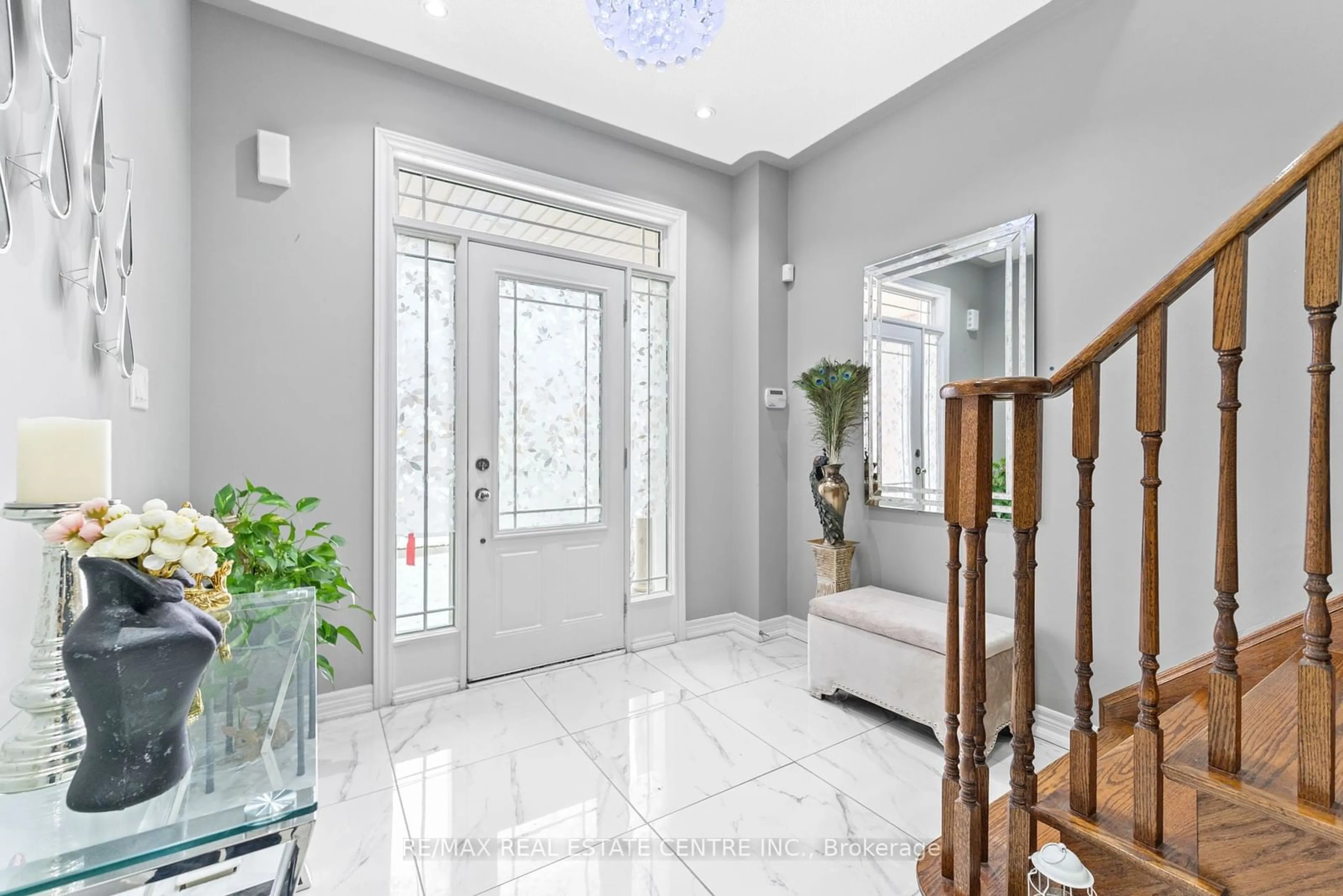 Indoor foyer for 74 Skyvalley Dr, Brampton Ontario L6P 3B7