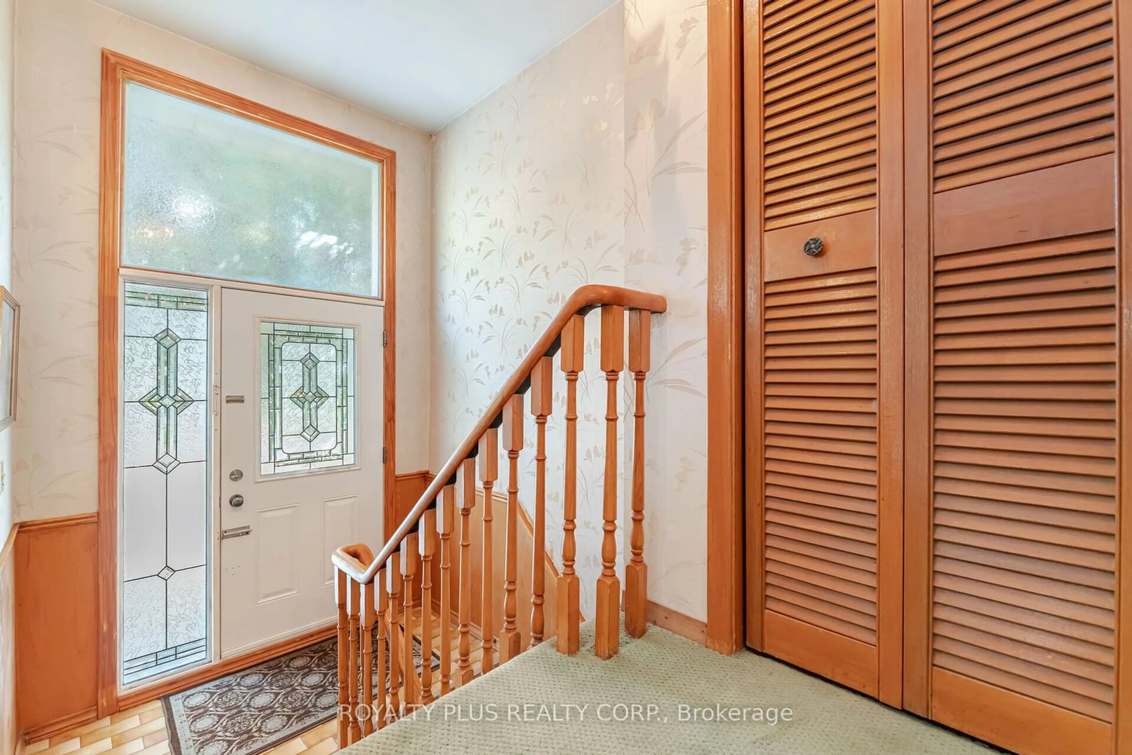 Indoor entryway for 234 Grandravine Dr, Toronto Ontario M3N 1H9