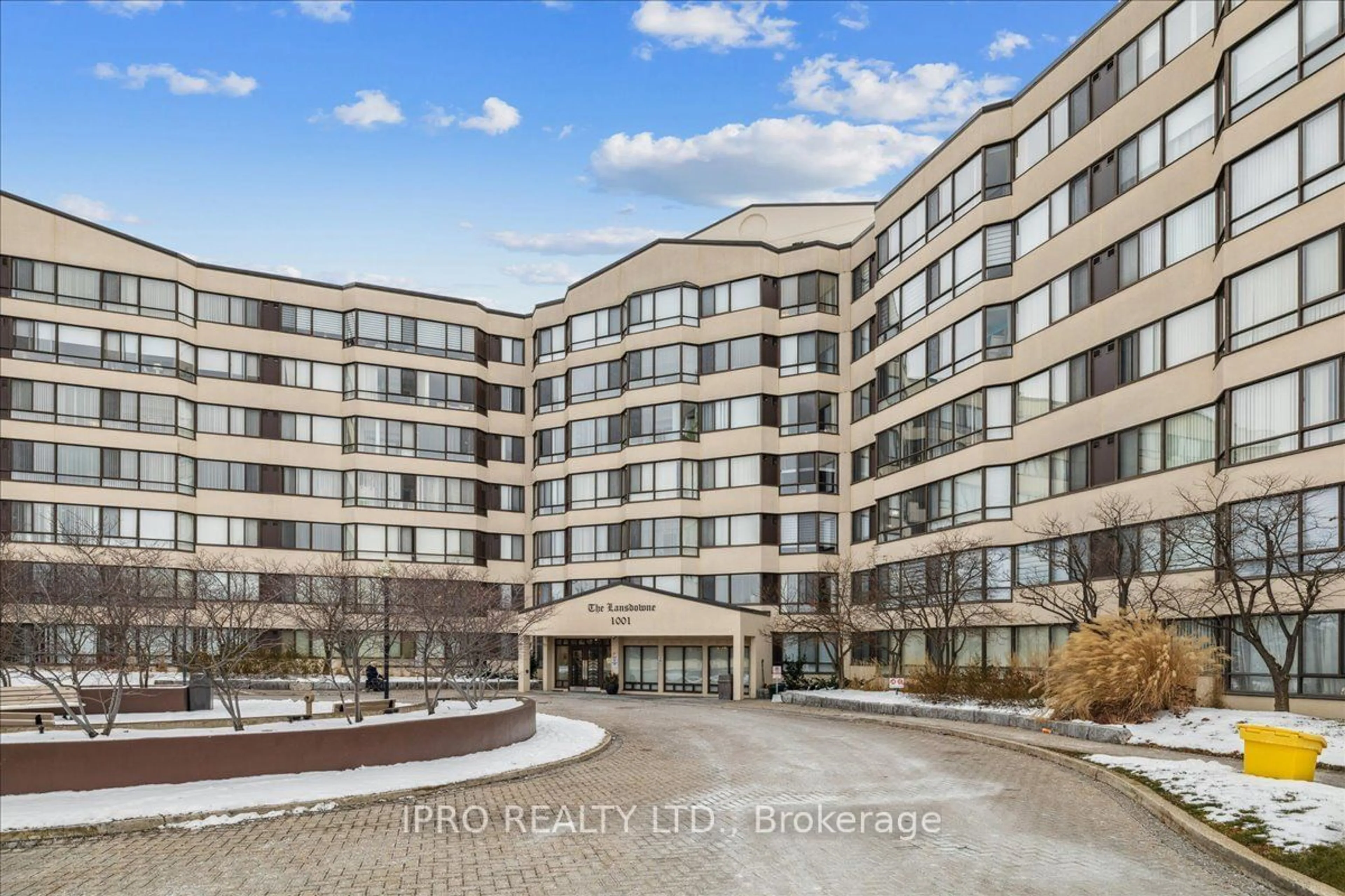 Indoor foyer for 1001 Cedarglen Gate #111, Mississauga Ontario L5C 4R2