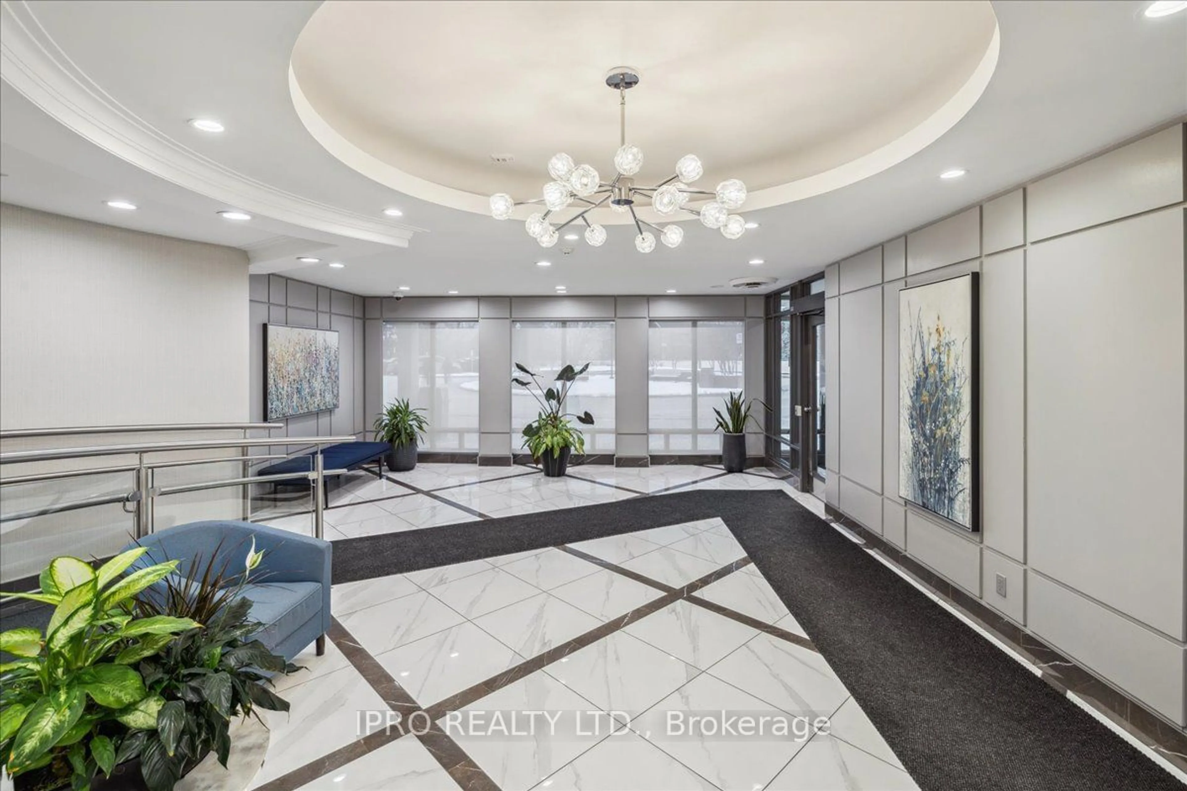 Indoor foyer for 1001 Cedarglen Gate #111, Mississauga Ontario L5C 4R2