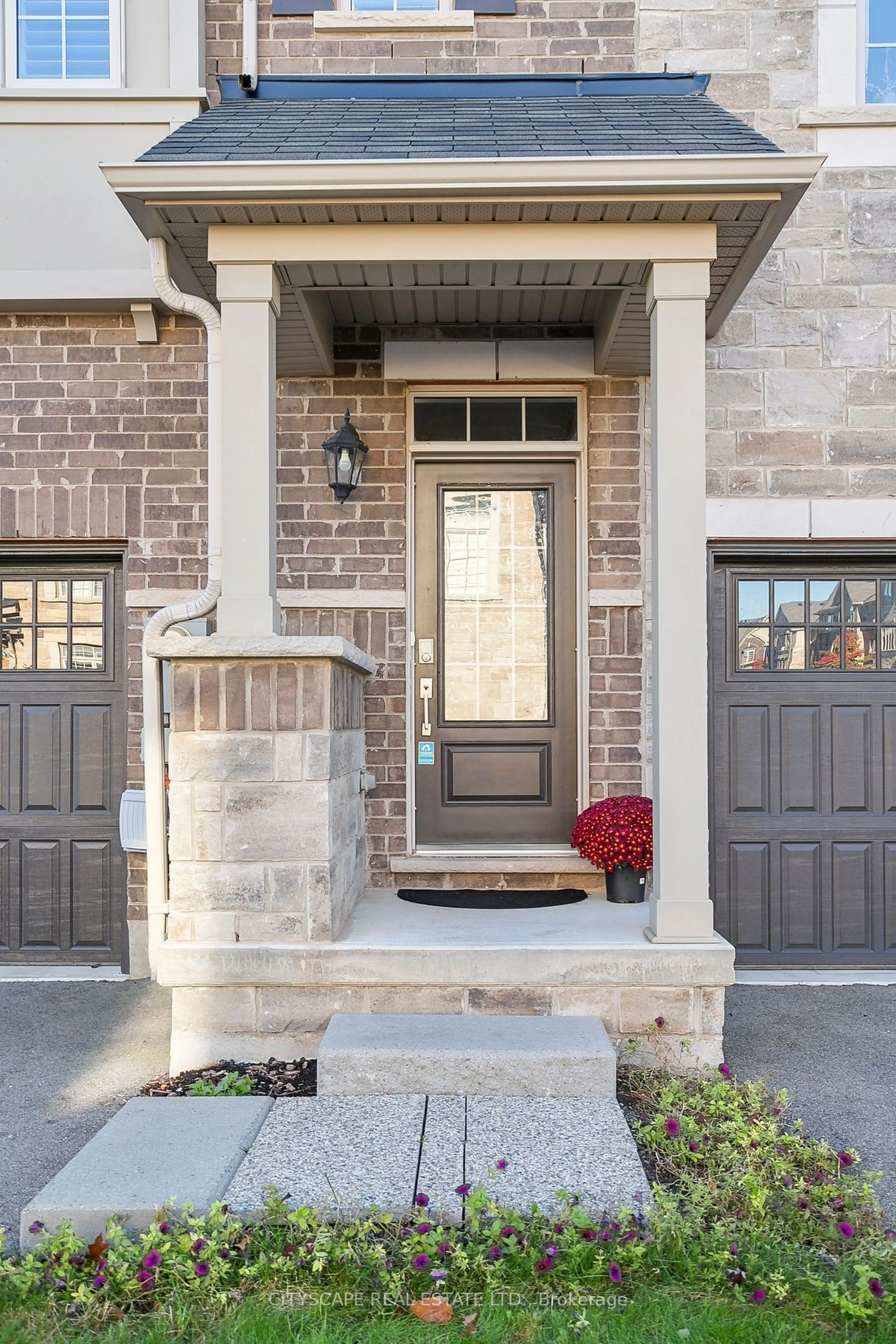 Home with brick exterior material, street for 418 Belcourt Common, Oakville Ontario L6H 0R2