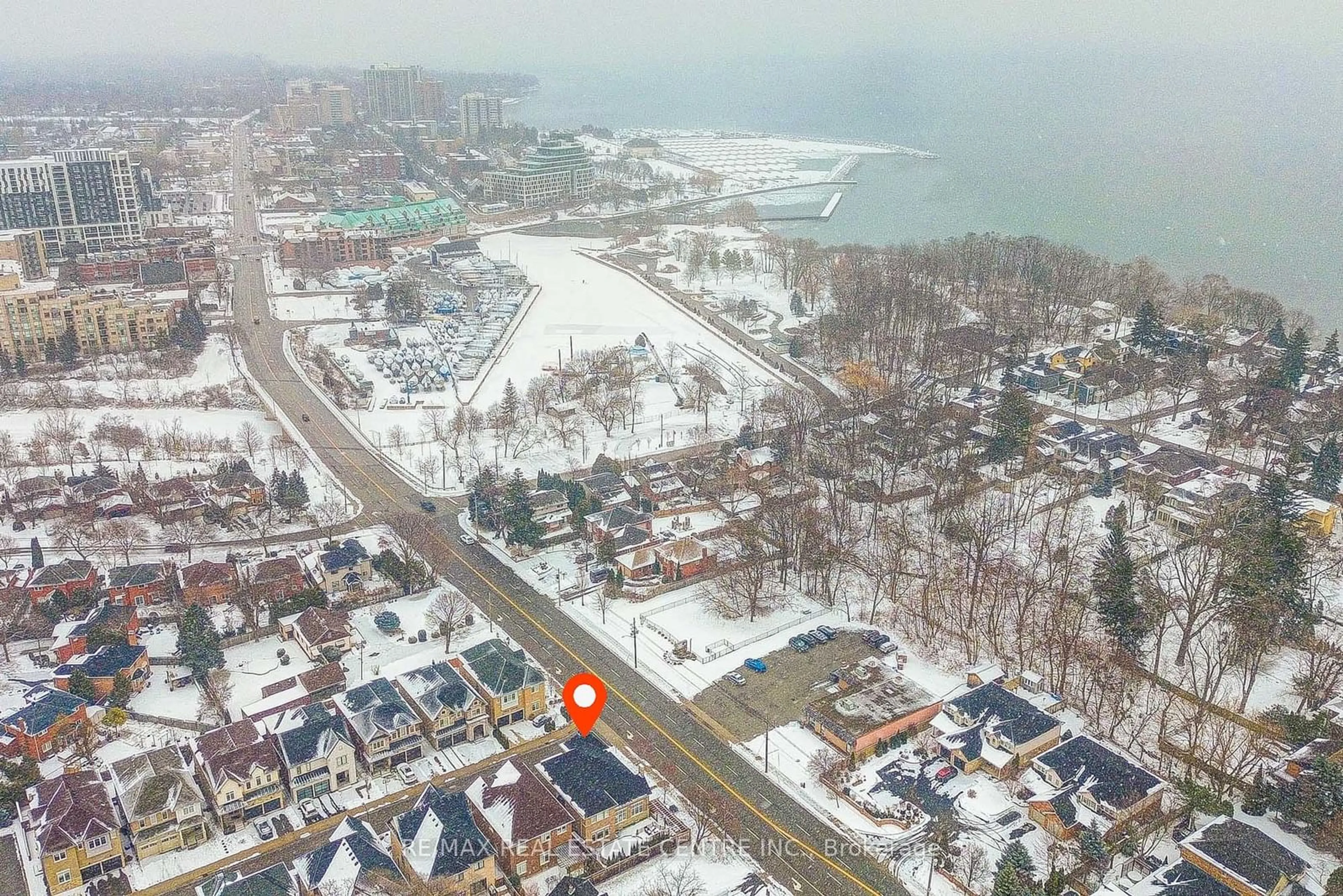 A pic from outside/outdoor area/front of a property/back of a property/a pic from drone, water/lake/river/ocean view for 3061 Lakeshore Rd, Oakville Ontario L6L 1J1