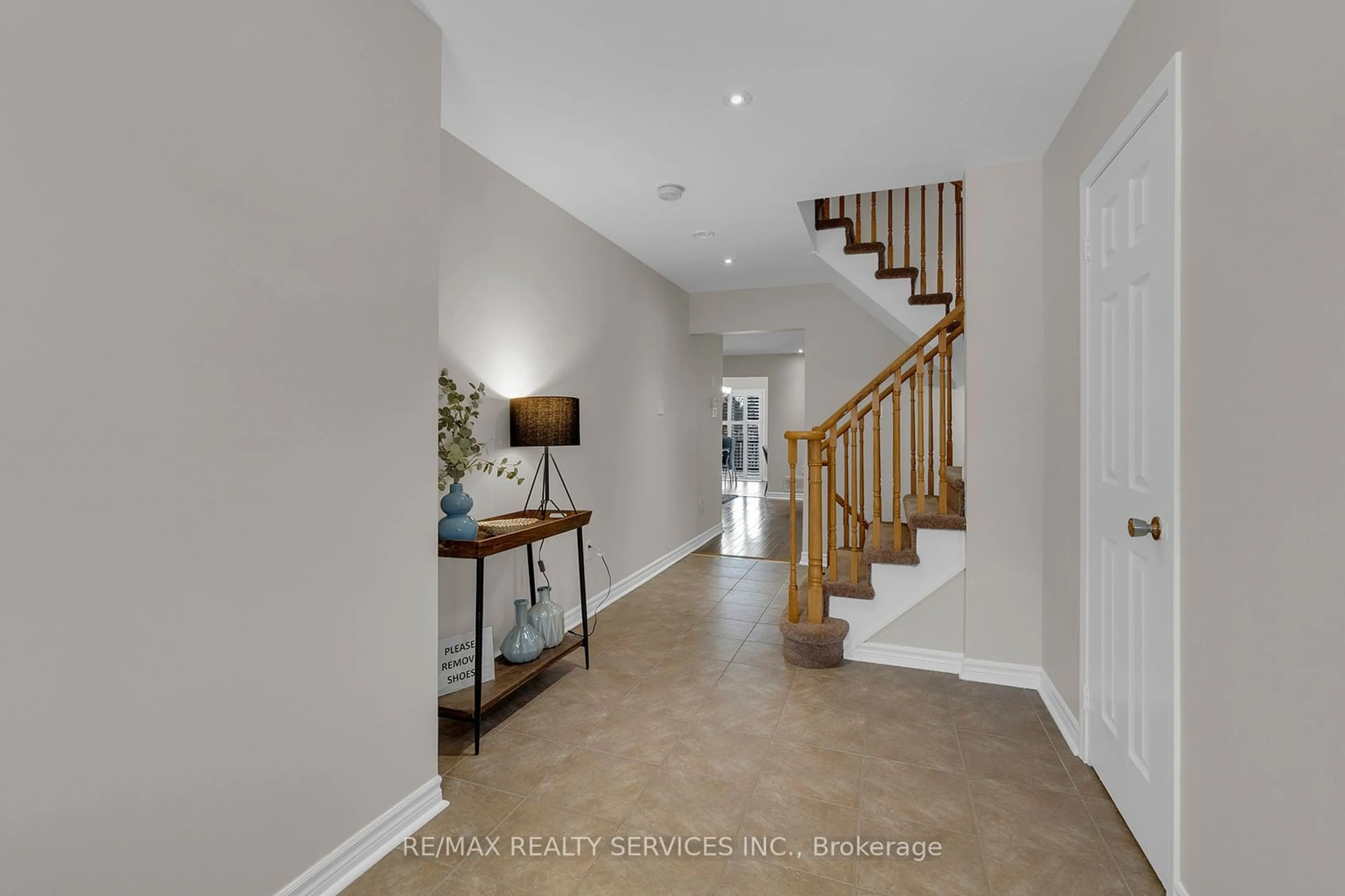 Indoor entryway for 278 Andrews Tr, Milton Ontario L9T 6S6