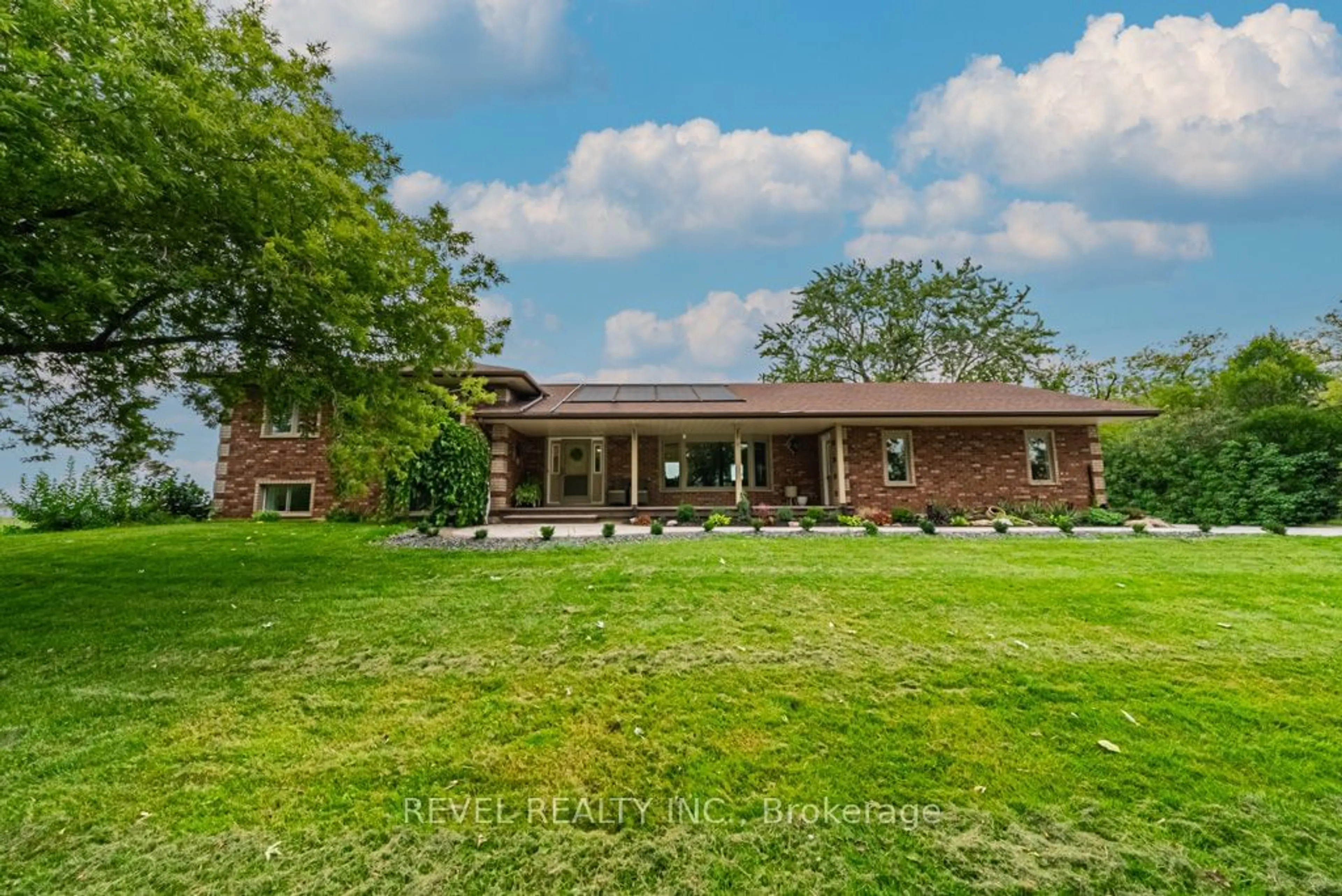 Home with brick exterior material, unknown for 4487 Henderson Rd, Milton Ontario L9E 0K2