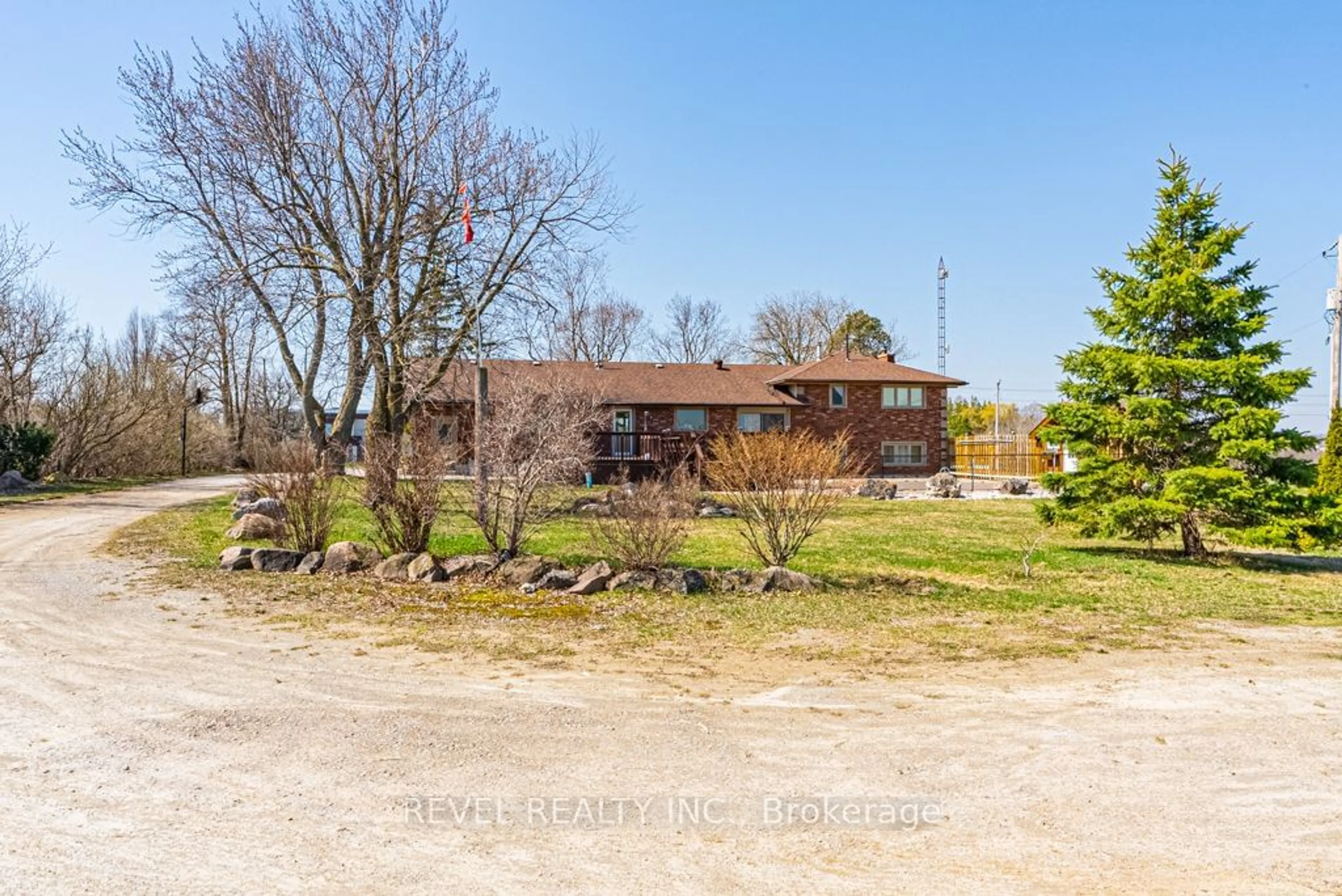 A pic from outside/outdoor area/front of a property/back of a property/a pic from drone, unknown for 4487 Henderson Rd, Milton Ontario L9E 0K2