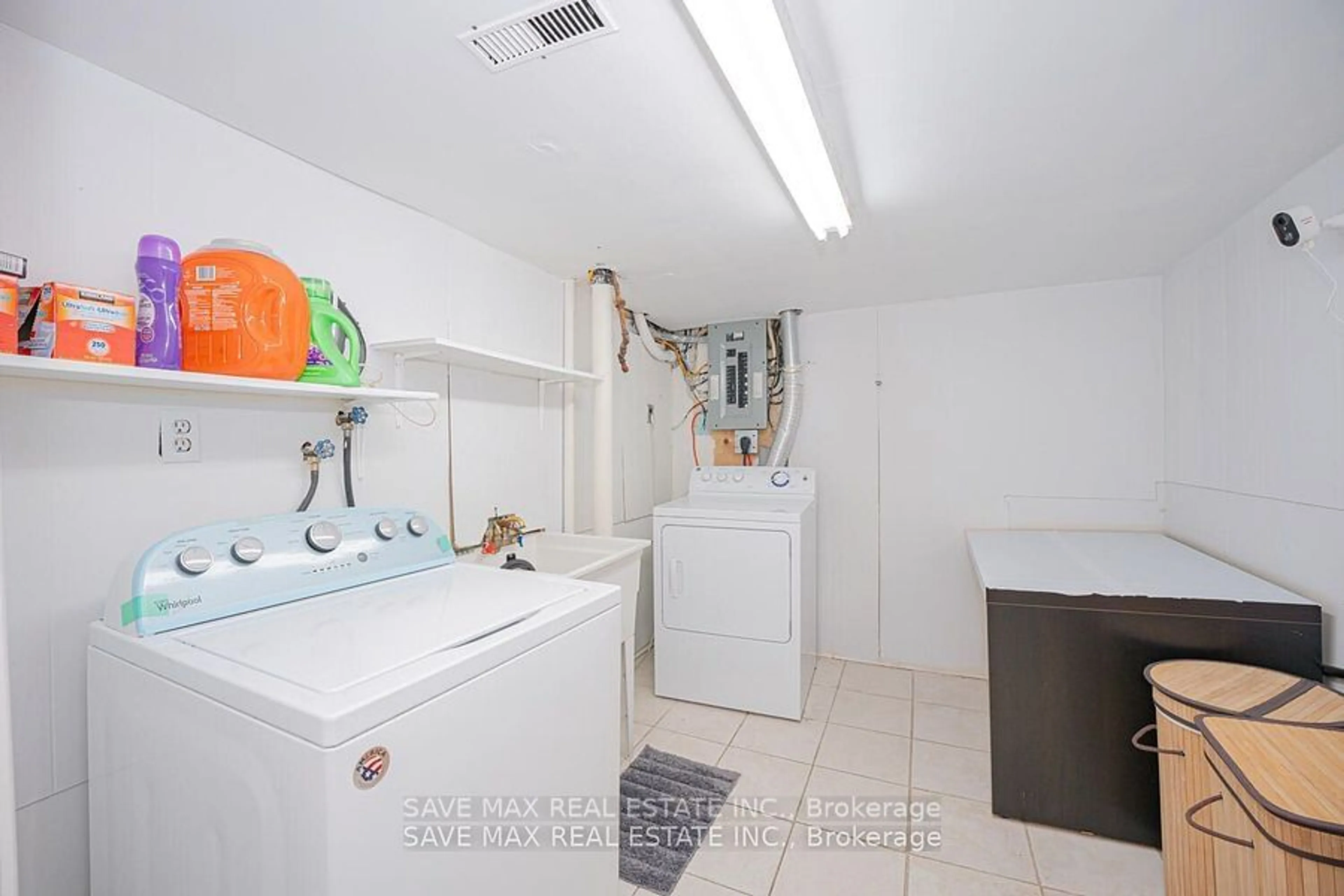 Laundry room for 45 Greenwich Circ, Brampton Ontario L6S 2E6