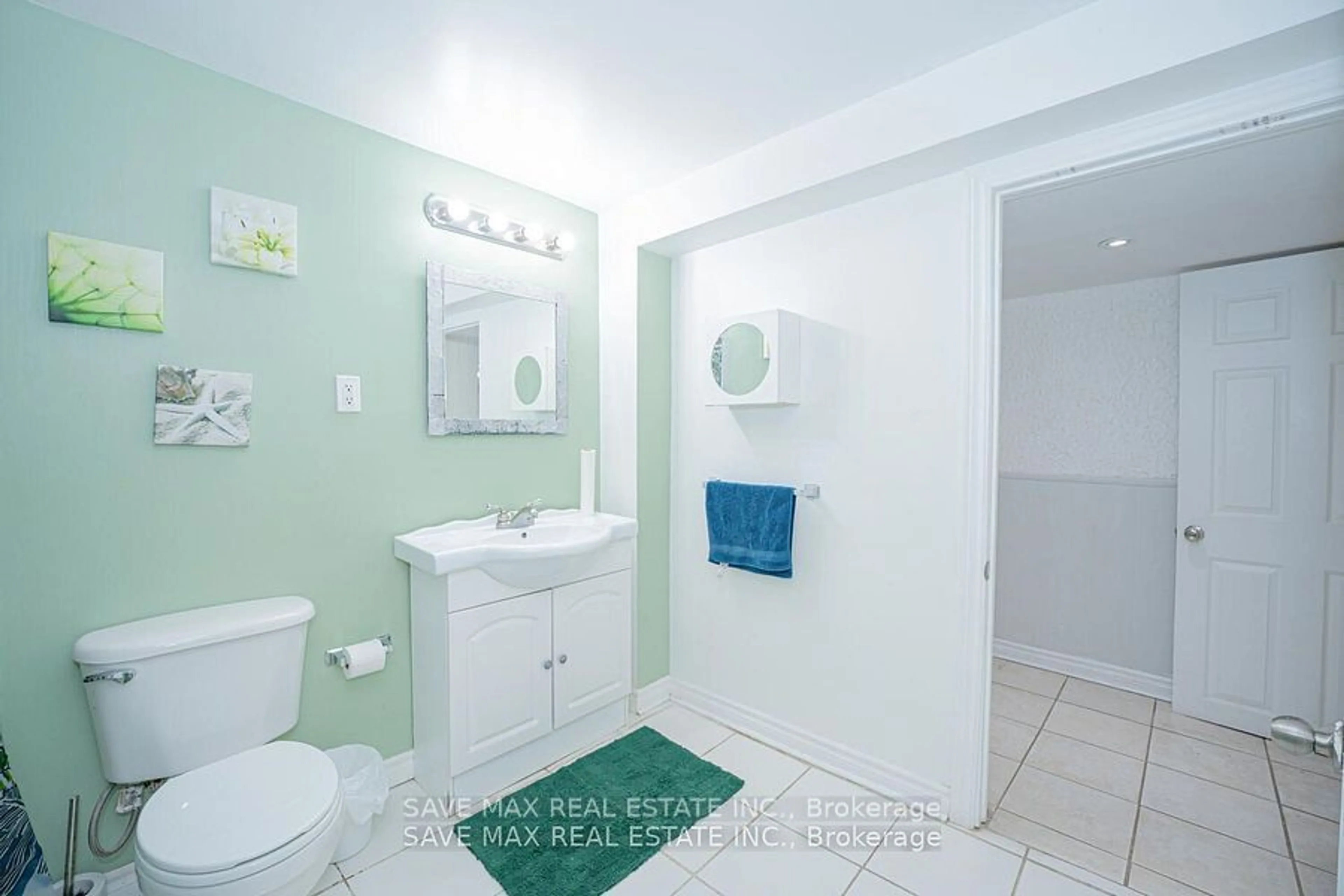 Standard bathroom, ceramic/tile floor for 45 Greenwich Circ, Brampton Ontario L6S 2E6