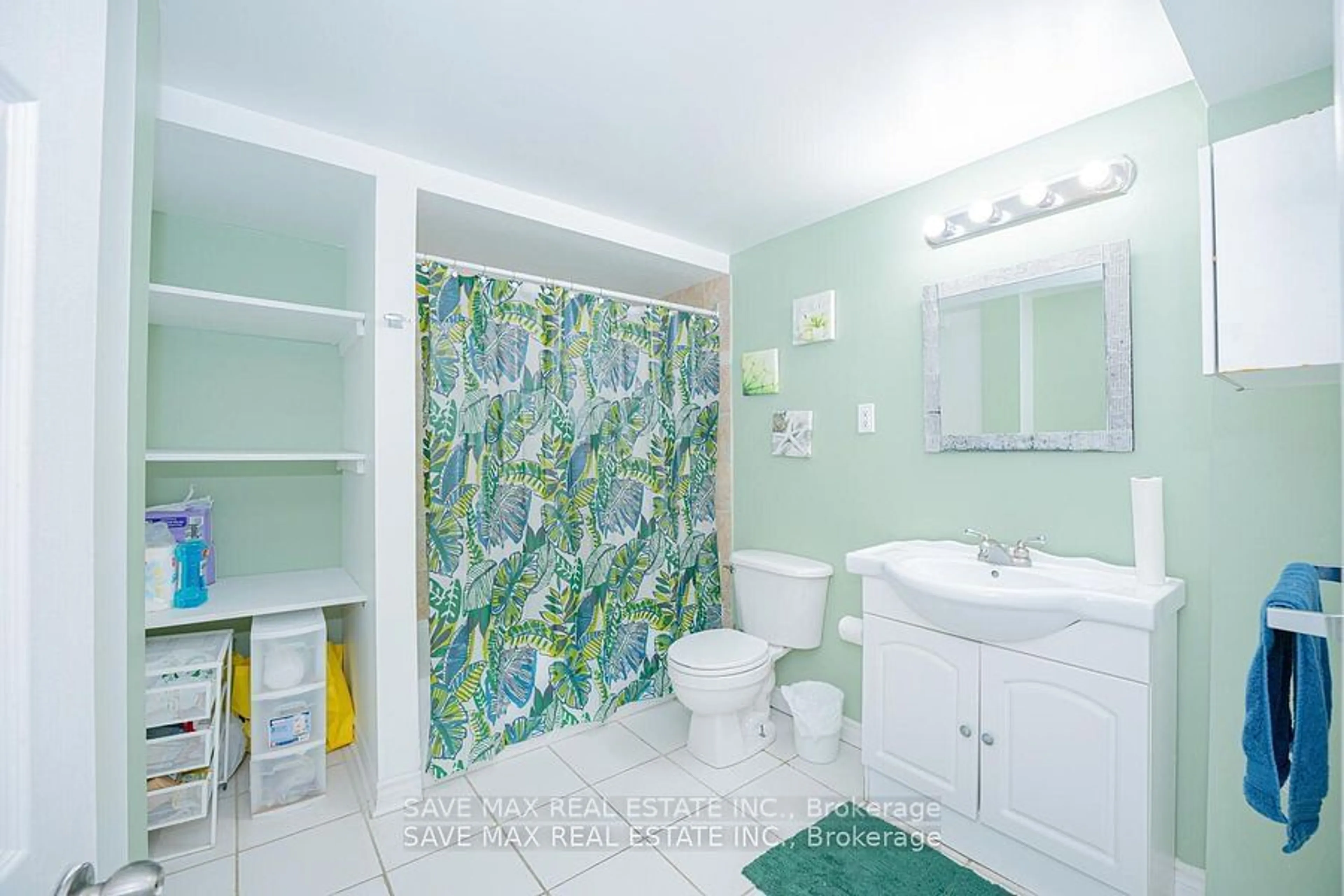 Standard bathroom, ceramic/tile floor for 45 Greenwich Circ, Brampton Ontario L6S 2E6